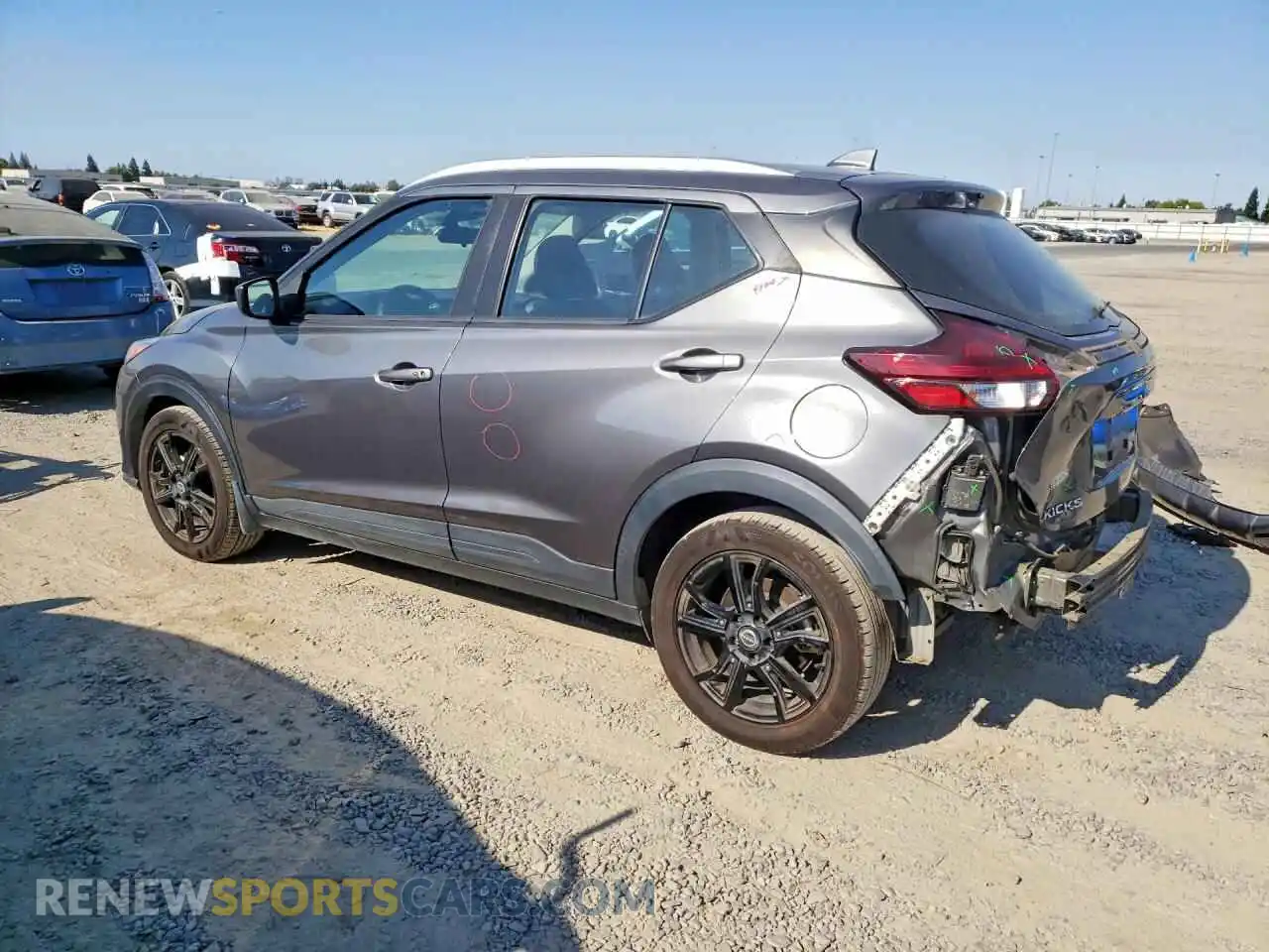 2 fotografías del automóvil dañado 3N1CP5CV4NL530465 NISSAN KICKS 2022