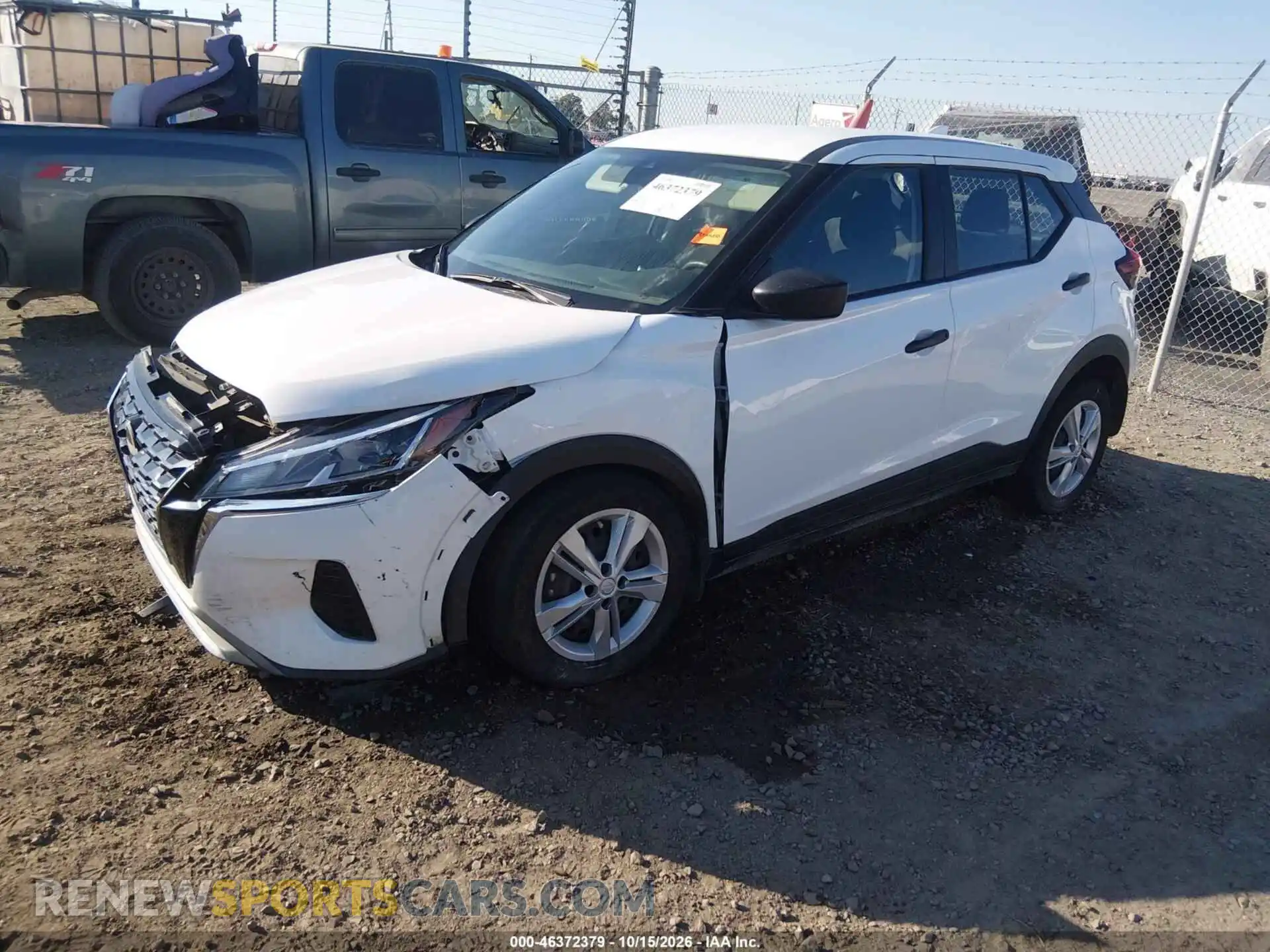 2 fotografías del automóvil dañado 3N1CP5BV6PL525367 NISSAN KICKS 2023
