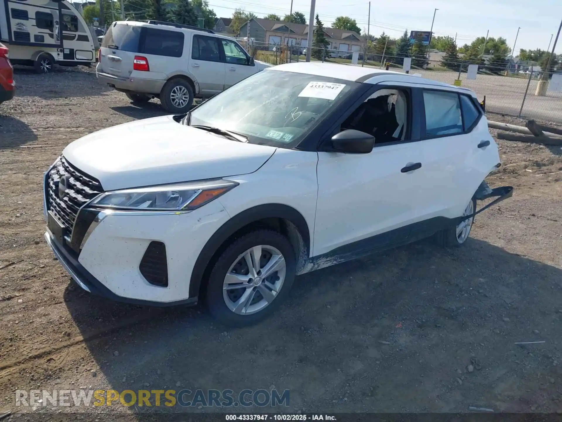 2 fotografías del automóvil dañado 3N1CP5BV9PL566768 NISSAN KICKS 2023
