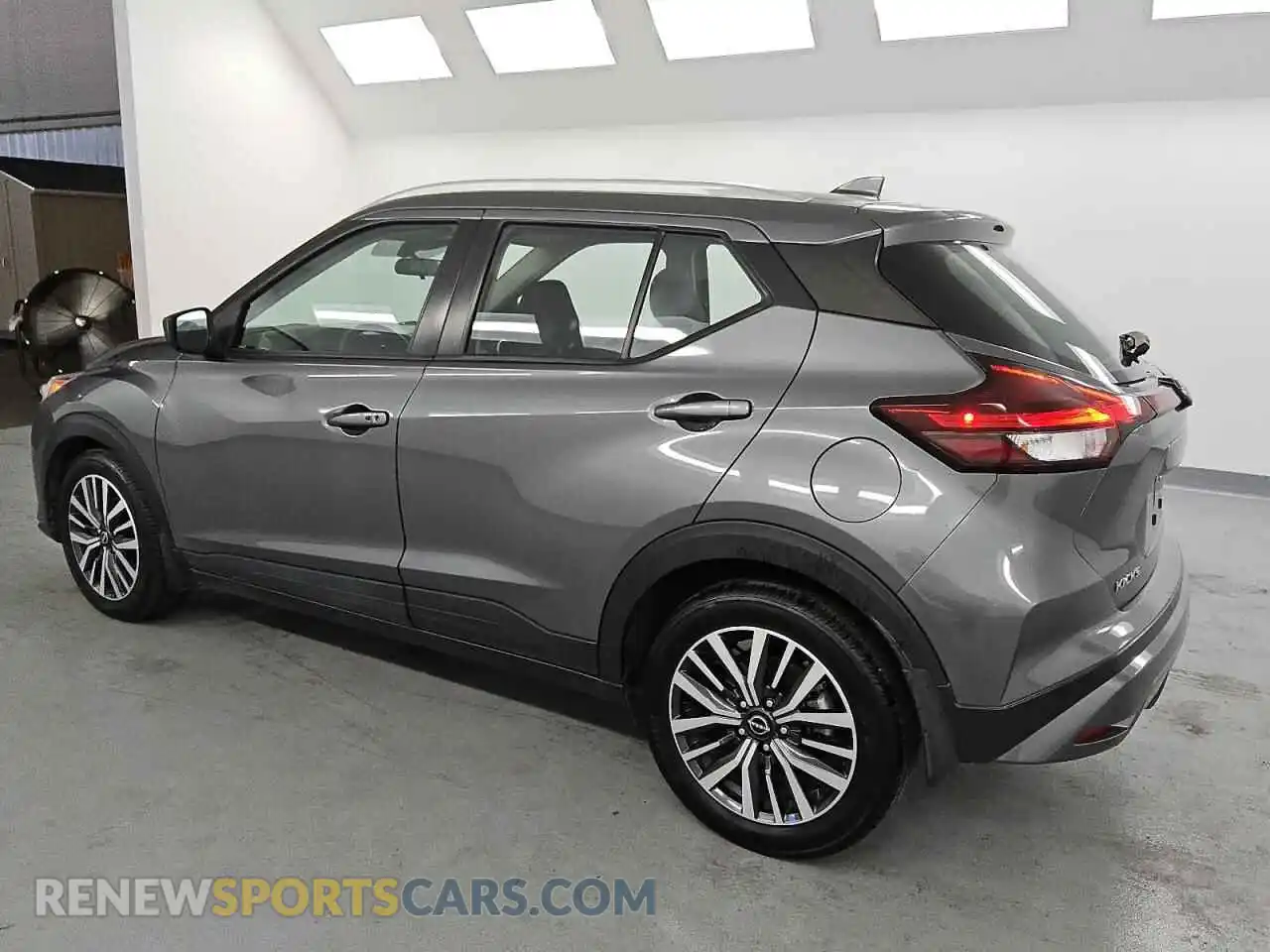 2 fotografías del automóvil dañado 3N1CP5CV1PL505669 NISSAN KICKS 2023