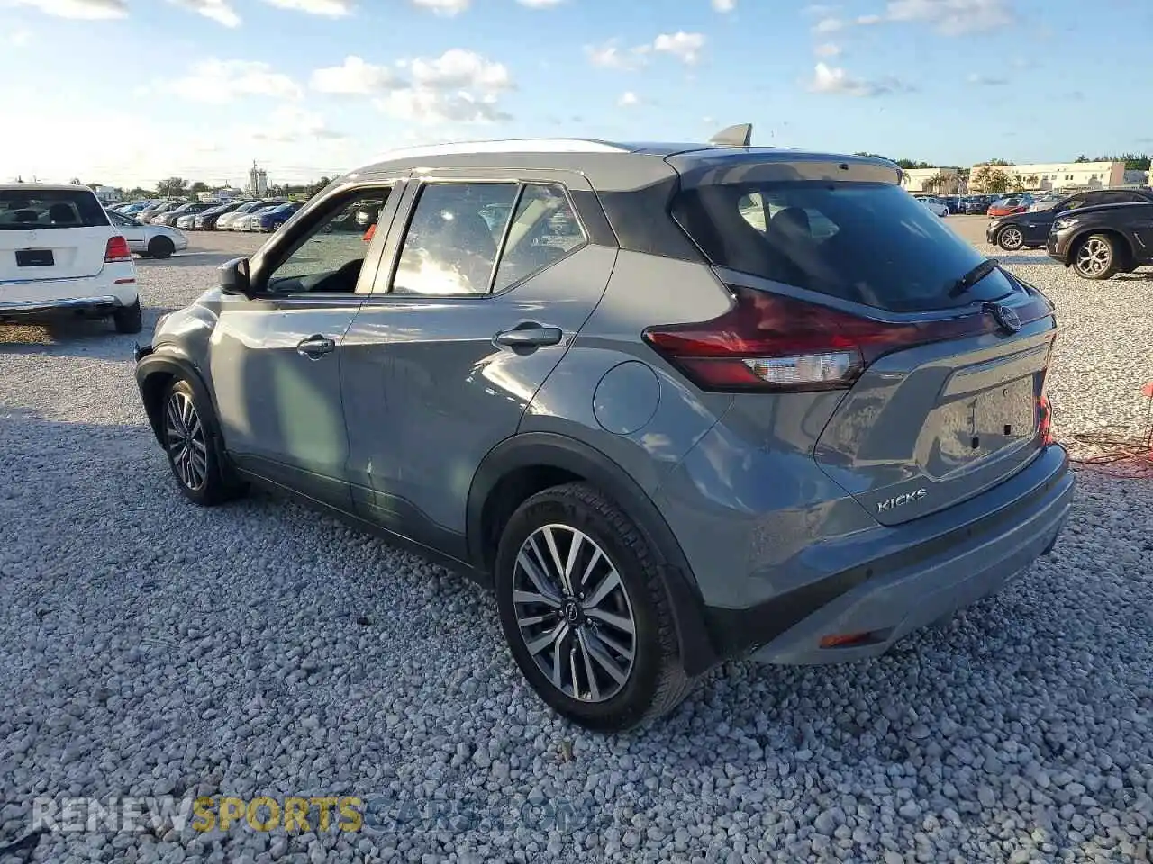 2 fotografías del automóvil dañado 3N1CP5CV6PL468943 NISSAN KICKS 2023
