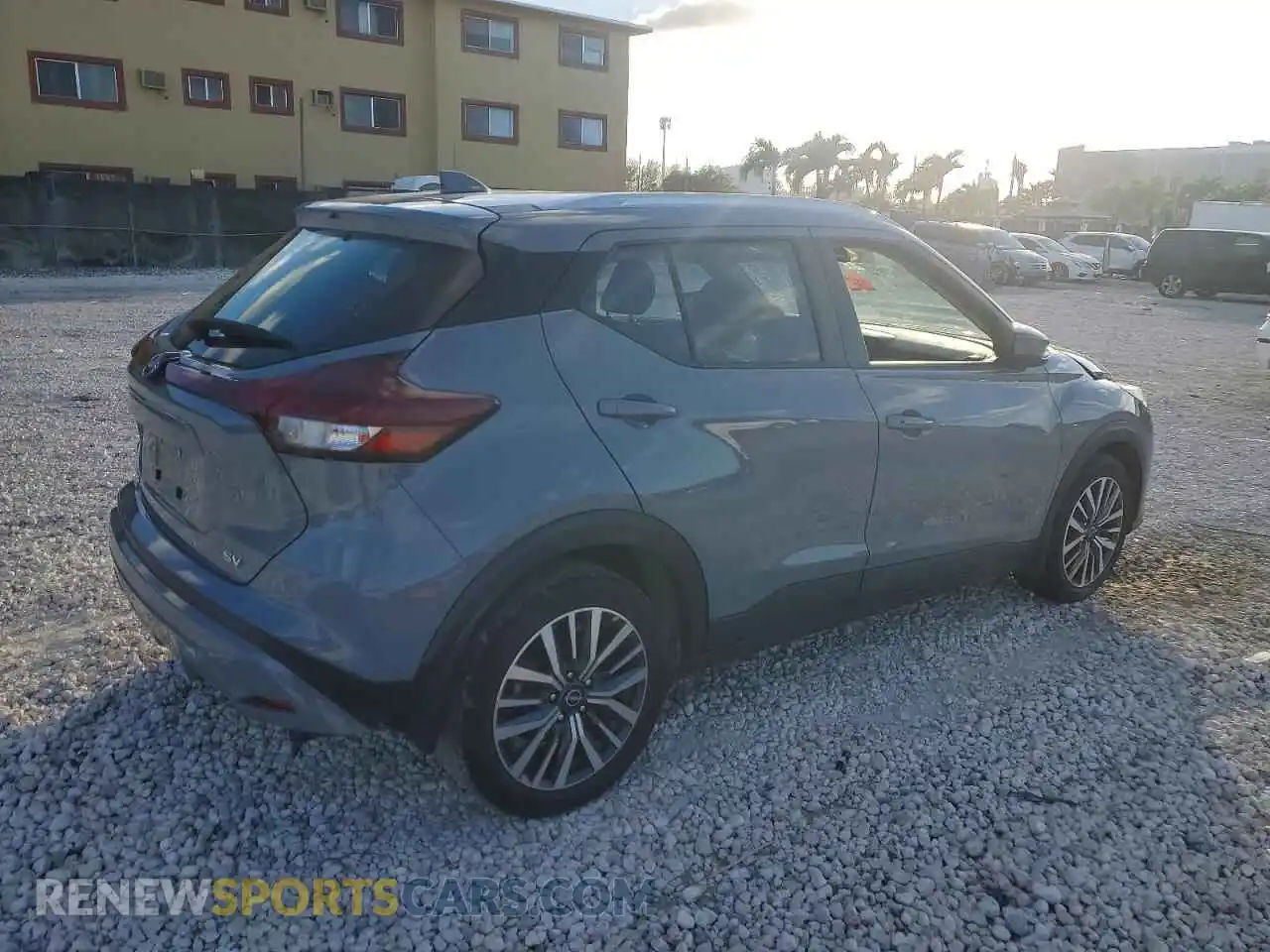 3 fotografías del automóvil dañado 3N1CP5CV6PL468943 NISSAN KICKS 2023