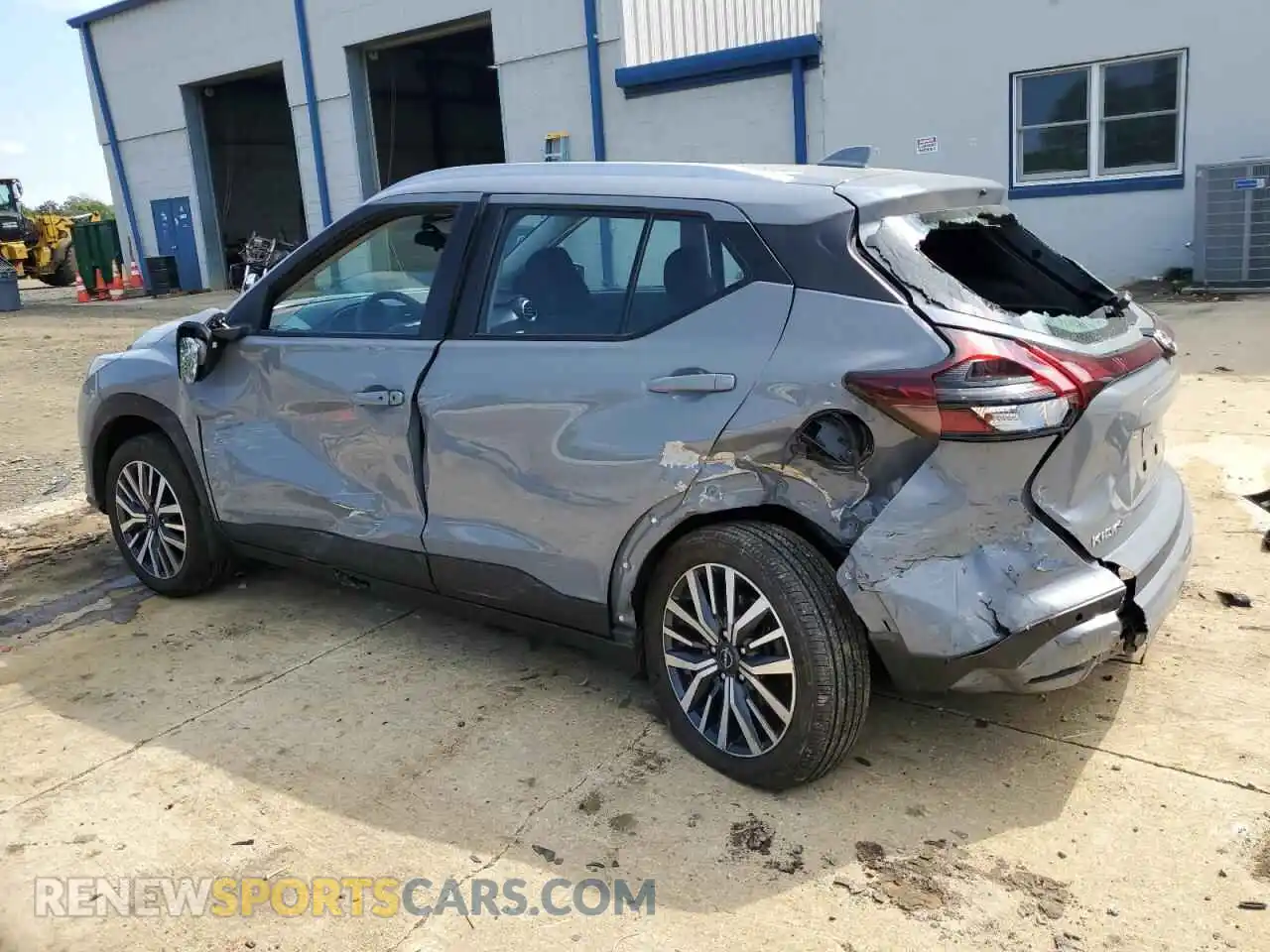 2 fotografías del automóvil dañado 3N1CP5CV7PL495200 NISSAN KICKS 2023