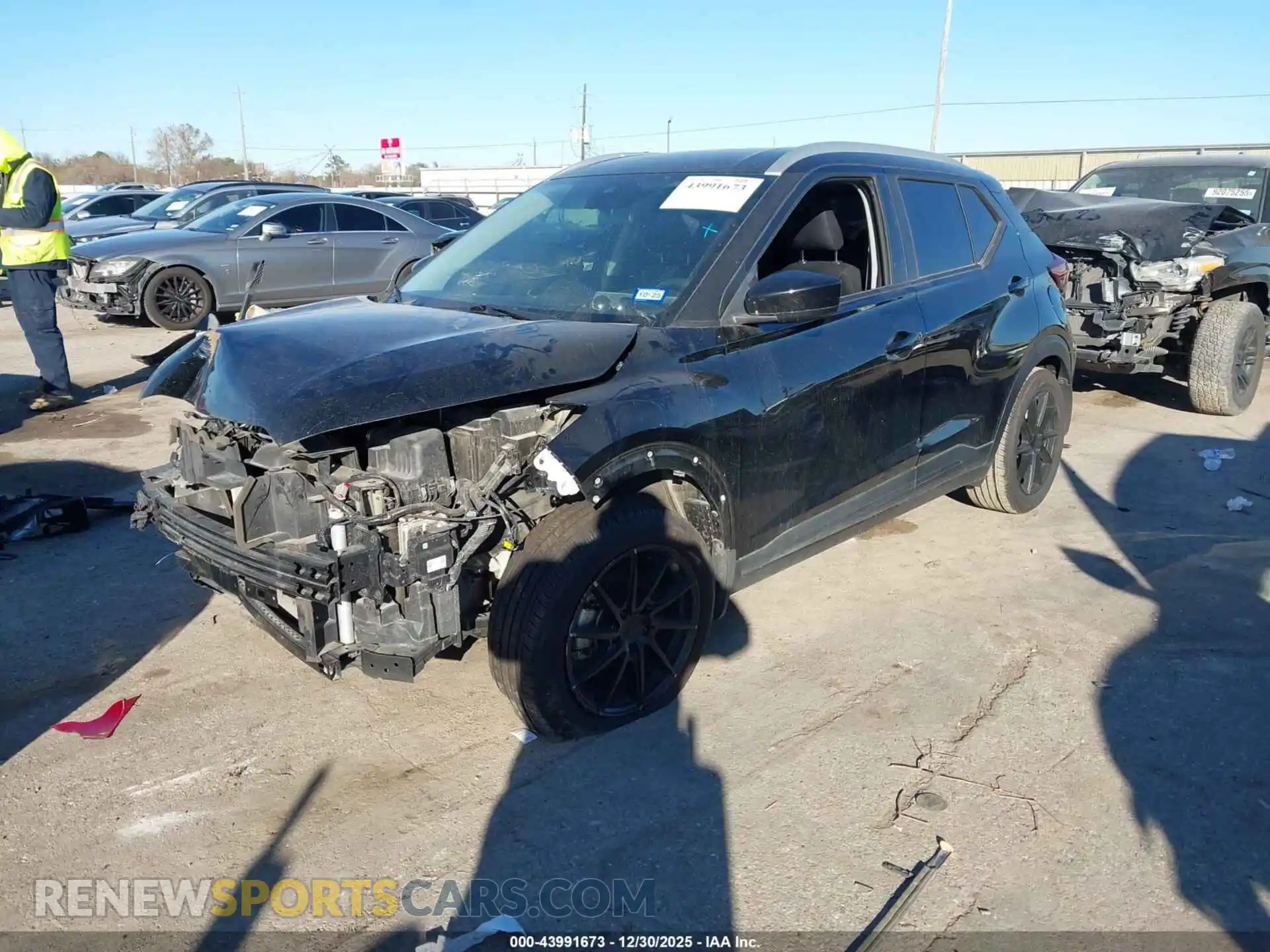 2 fotografías del automóvil dañado 3N1CP5CV9PL518198 NISSAN KICKS 2023