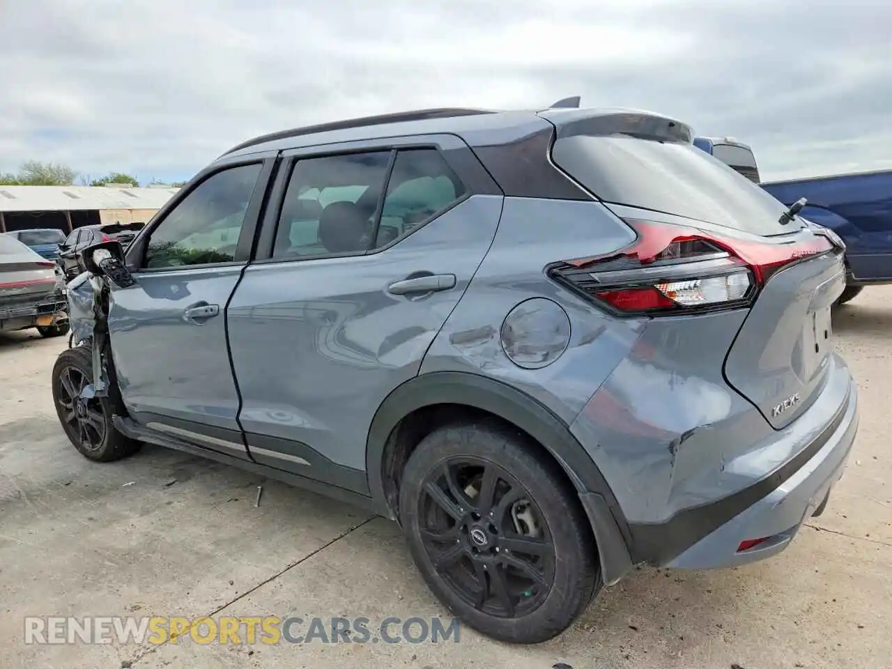 2 fotografías del automóvil dañado 3N1CP5DV2PL537156 NISSAN KICKS 2023
