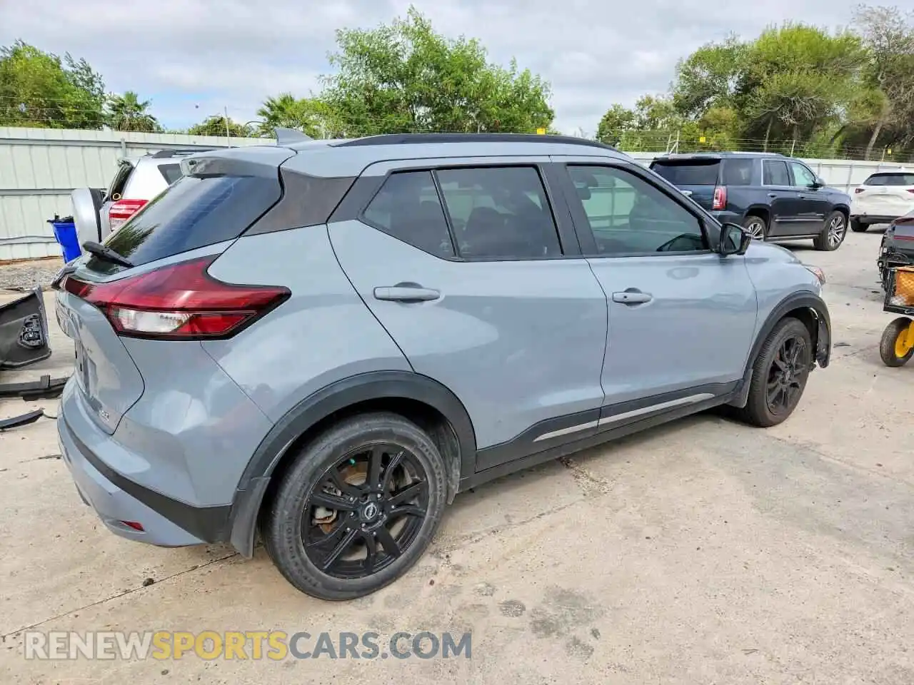 3 fotografías del automóvil dañado 3N1CP5DV2PL537156 NISSAN KICKS 2023