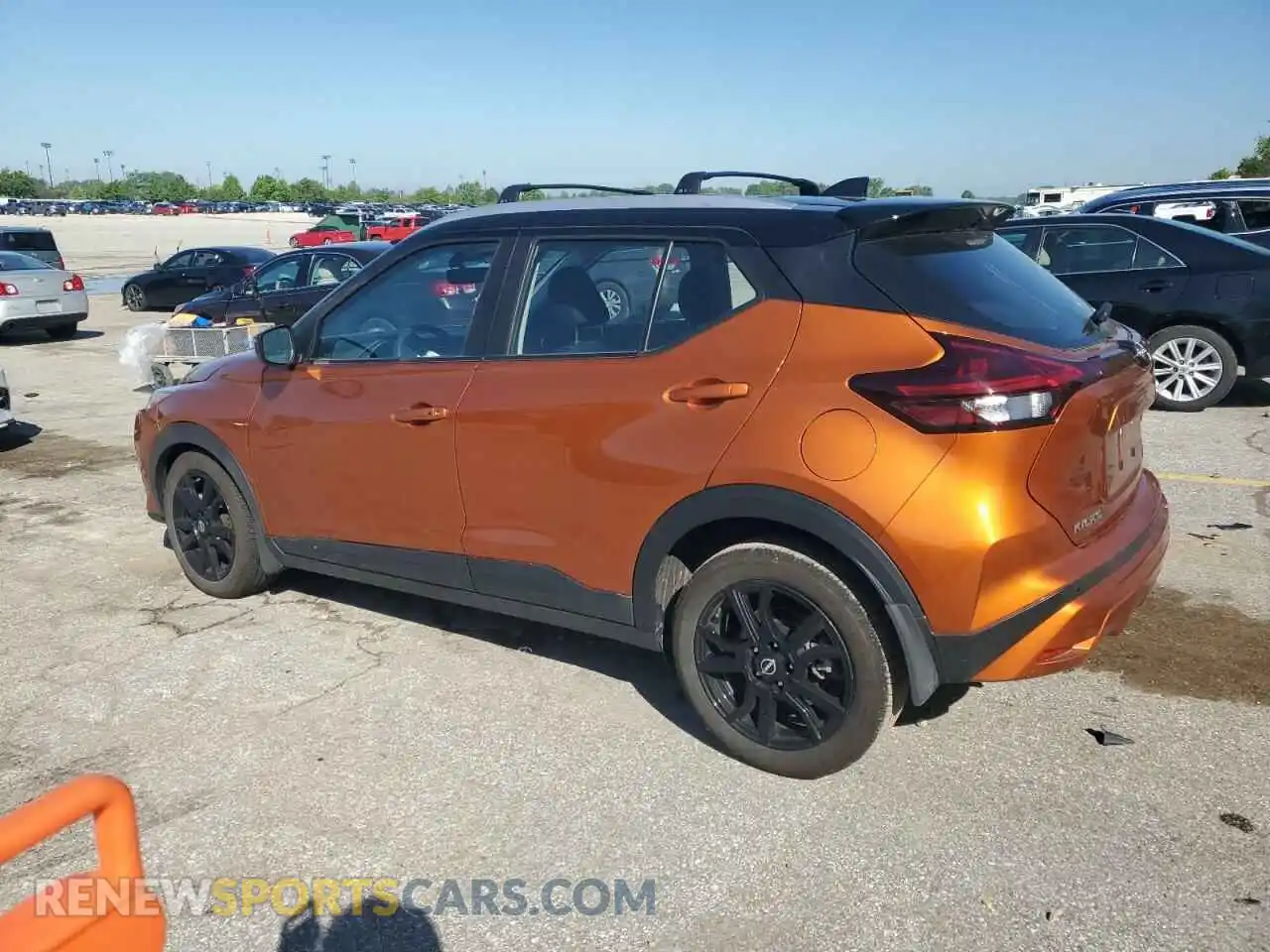 2 fotografías del automóvil dañado 3N1CP5CV0RL561587 NISSAN KICKS 2024