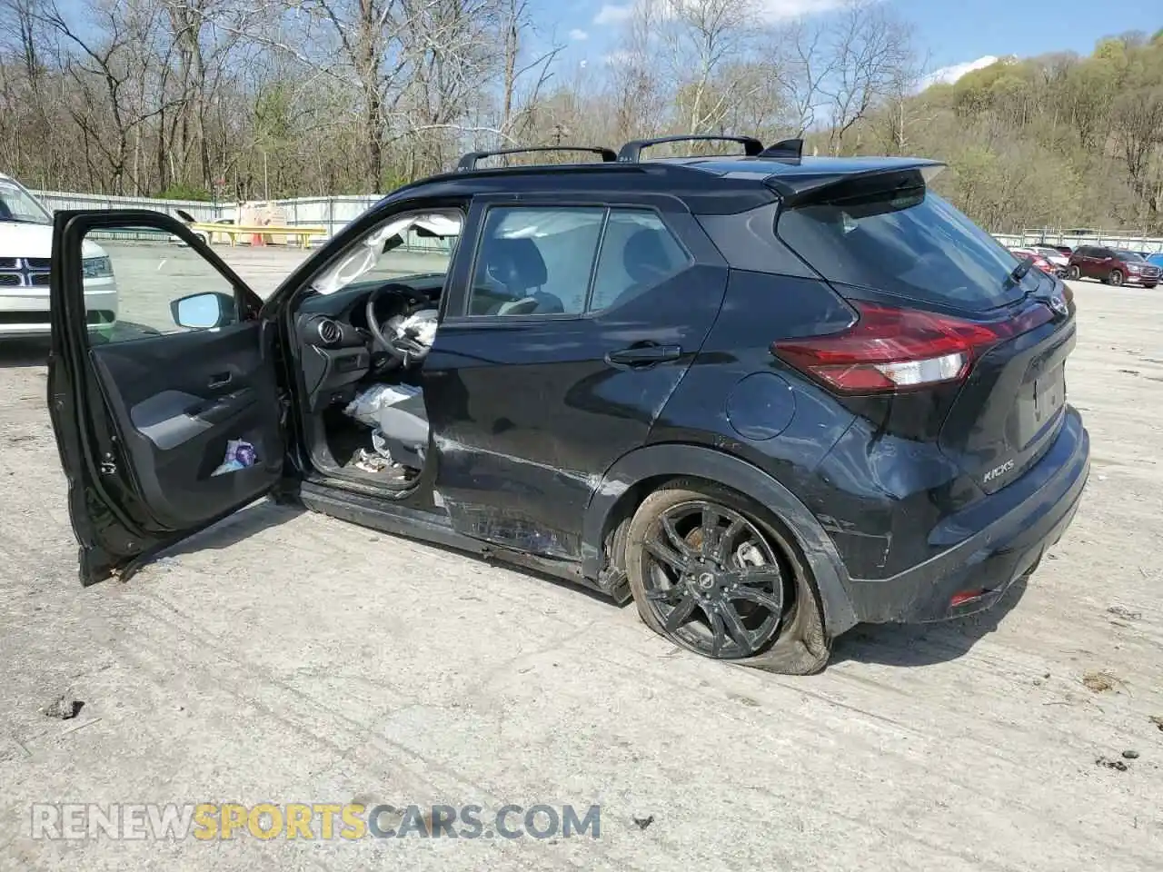2 fotografías del automóvil dañado 3N1CP5DV3RL483370 NISSAN KICKS 2024