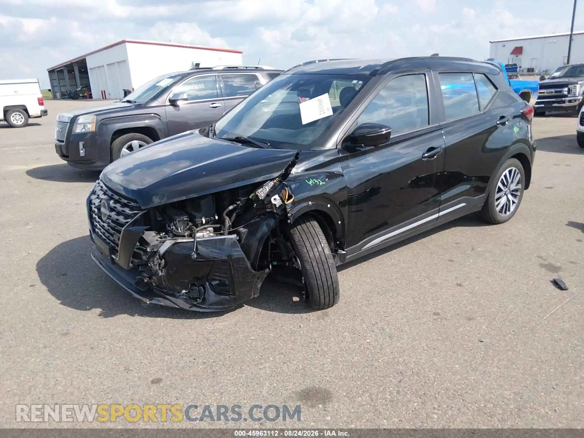 2 fotografías del automóvil dañado 3N1CP5DV8RL481713 NISSAN KICKS 2024