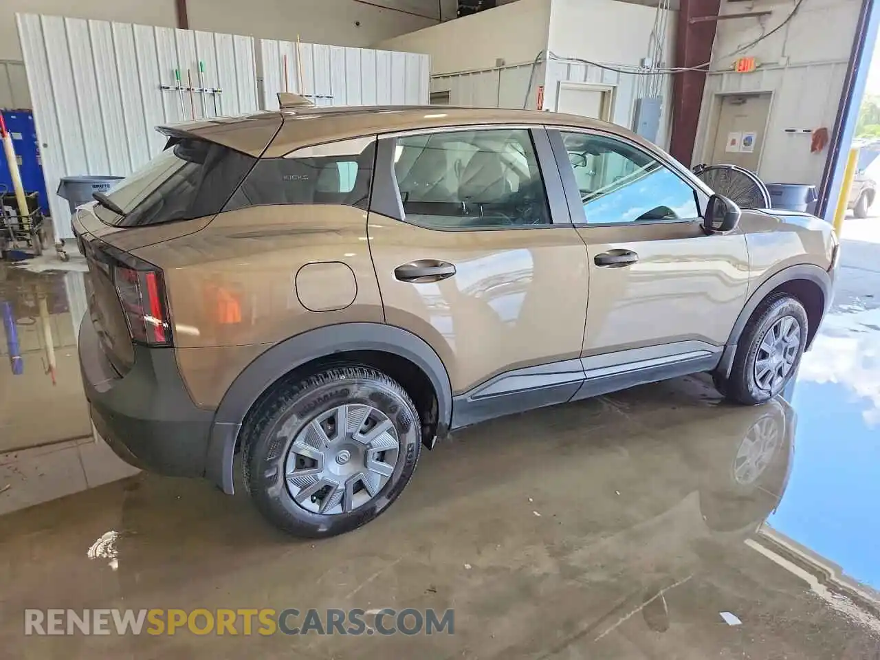 3 Фотография поврежденного автомобиля 3N8AP6BA0SL318705 NISSAN KICKS 2025