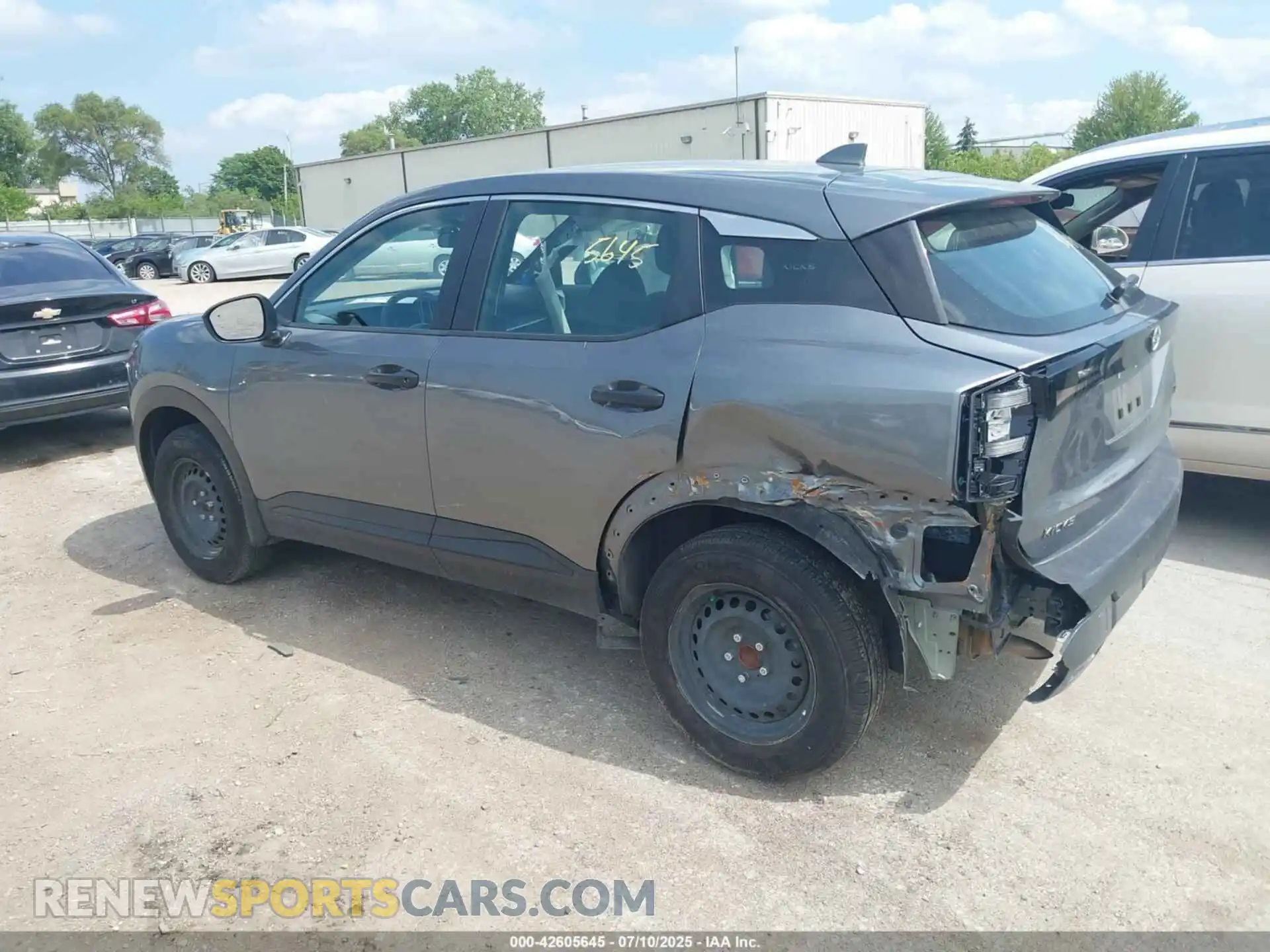3 fotografías del automóvil dañado 3N8AP6BA3SL317354 NISSAN KICKS 2025