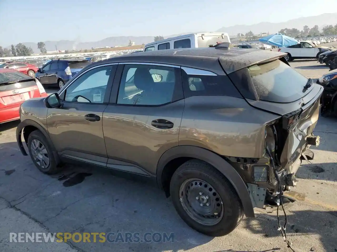 2 fotografías del automóvil dañado 3N8AP6BB3SL373447 NISSAN KICKS 2025