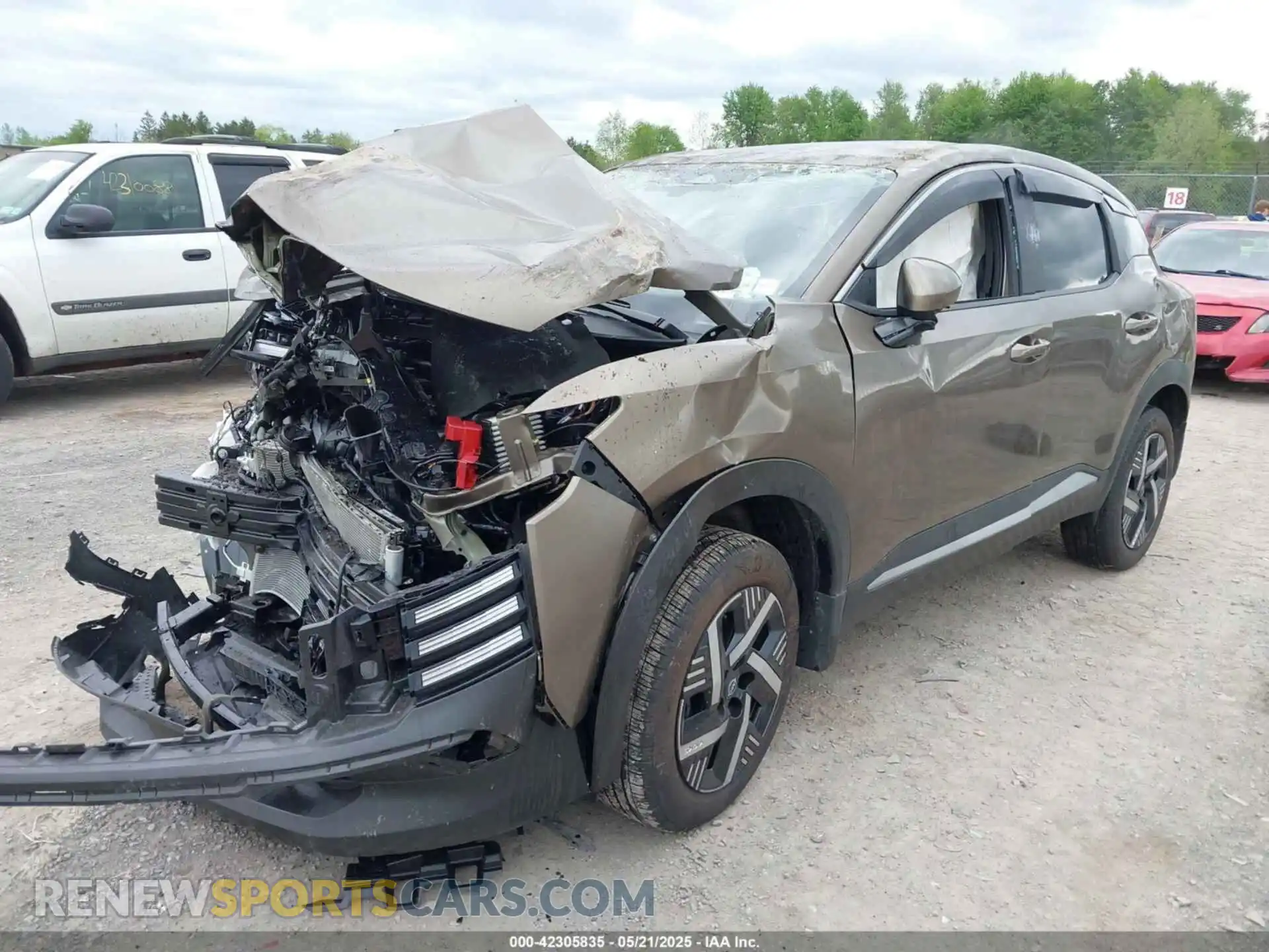 2 fotografías del automóvil dañado 3N8AP6CAXSL354013 NISSAN KICKS 2025