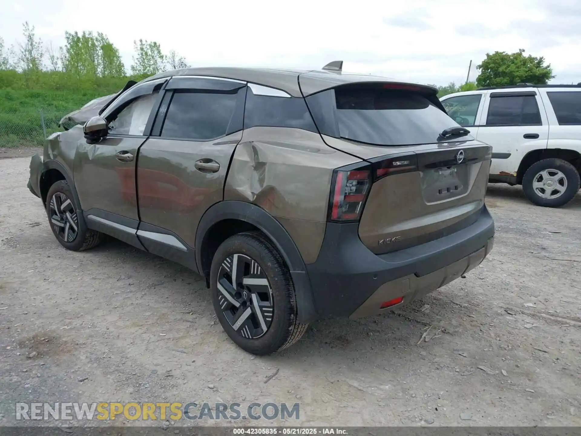 3 fotografías del automóvil dañado 3N8AP6CAXSL354013 NISSAN KICKS 2025