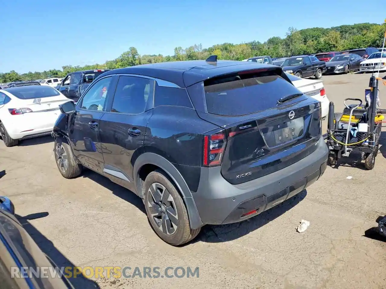 2 fotografías del automóvil dañado 3N8AP6CB3SL353794 NISSAN KICKS 2025