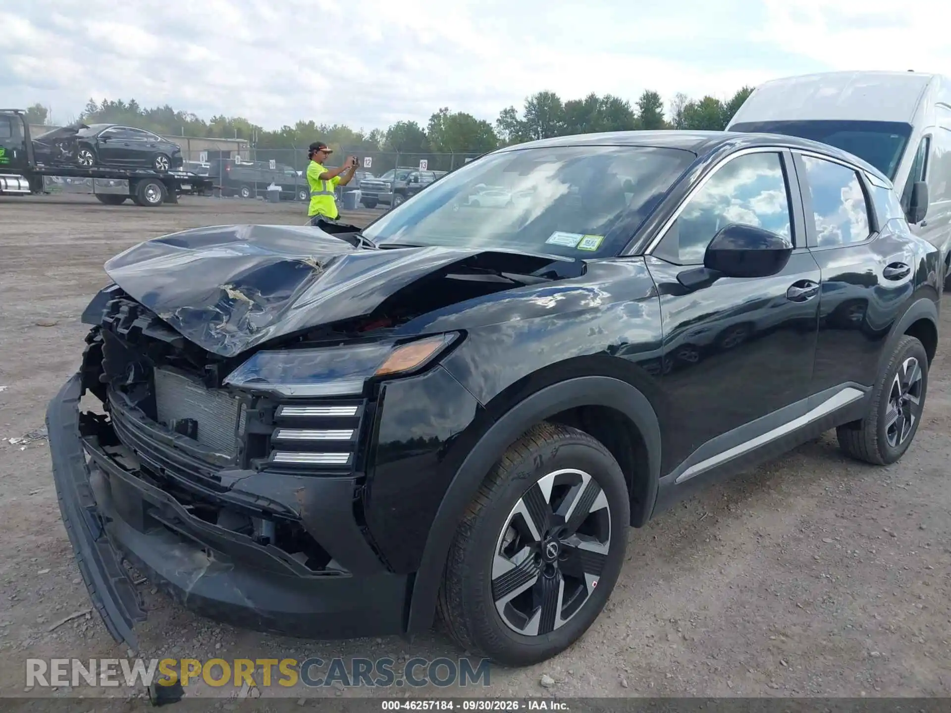 2 fotografías del automóvil dañado 3N8AP6CB7SL382330 NISSAN KICKS 2025