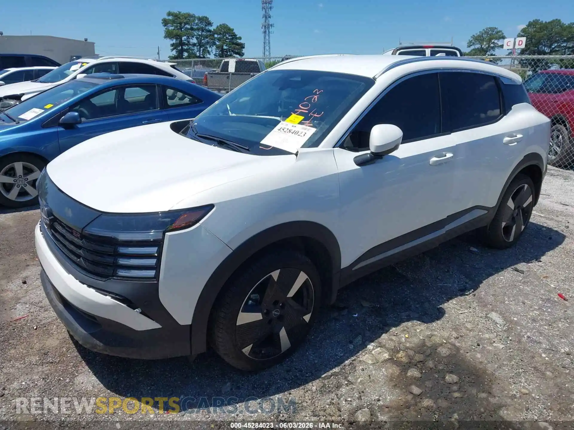 2 fotografías del automóvil dañado 3N8AP6DA0SL435519 NISSAN KICKS 2025