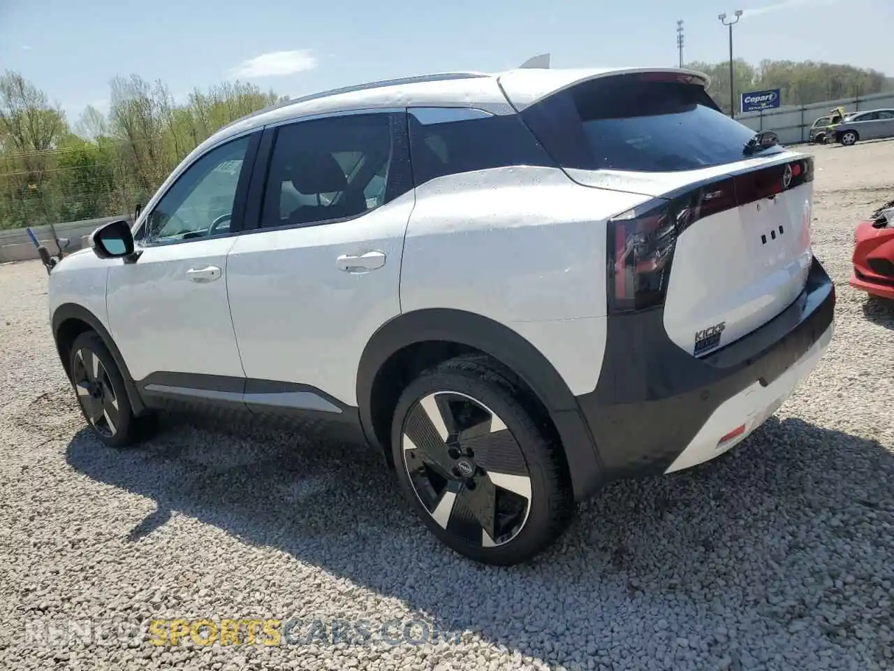 2 fotografías del automóvil dañado 3N8AP6DB6SL348104 NISSAN KICKS 2025