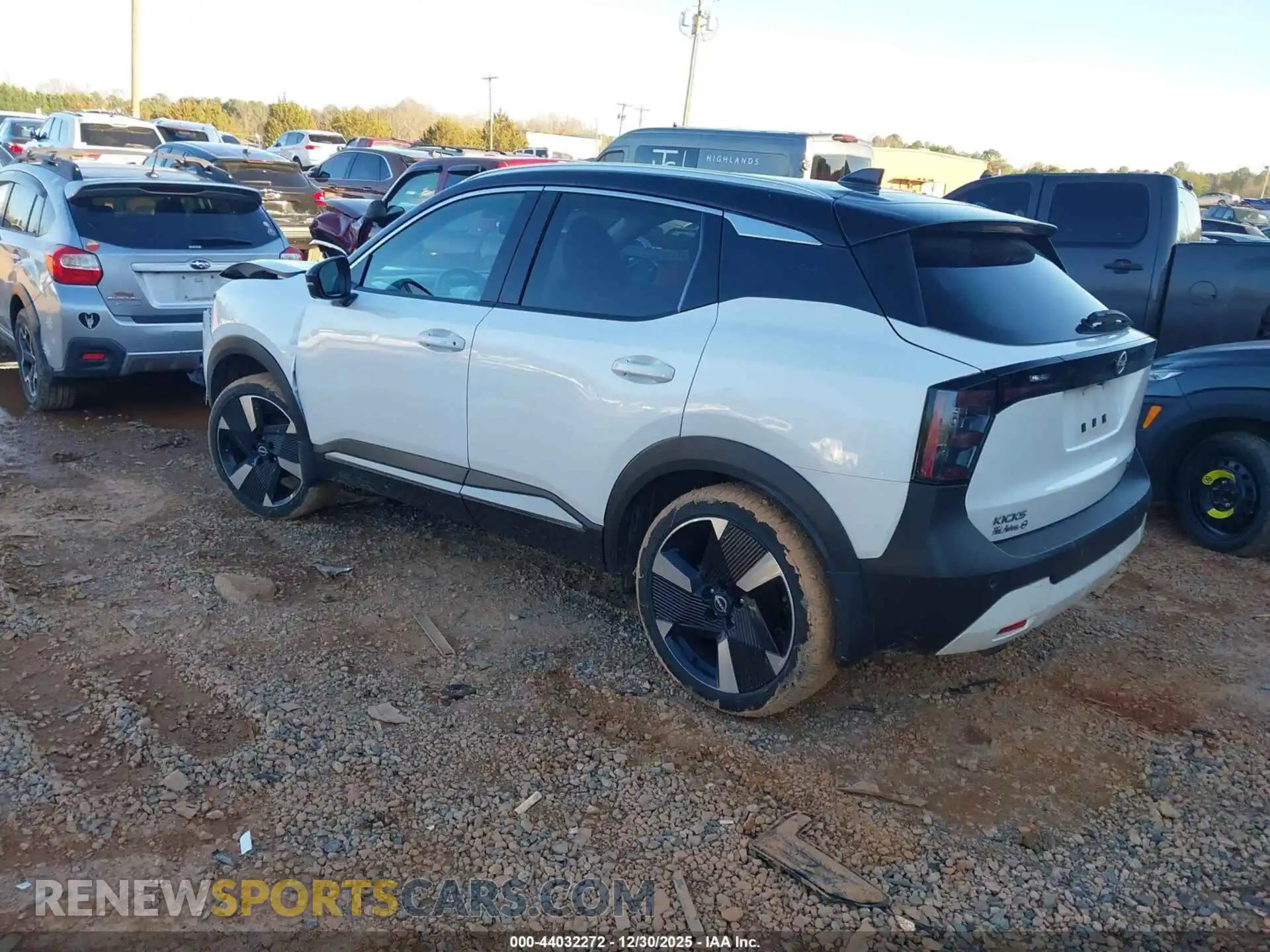 3 fotografías del automóvil dañado 3N8AP6DBXSL356061 NISSAN KICKS 2025