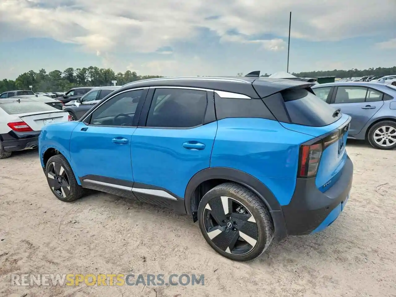 2 fotografías del automóvil dañado 3N8AP6DCXSL360815 NISSAN KICKS 2025