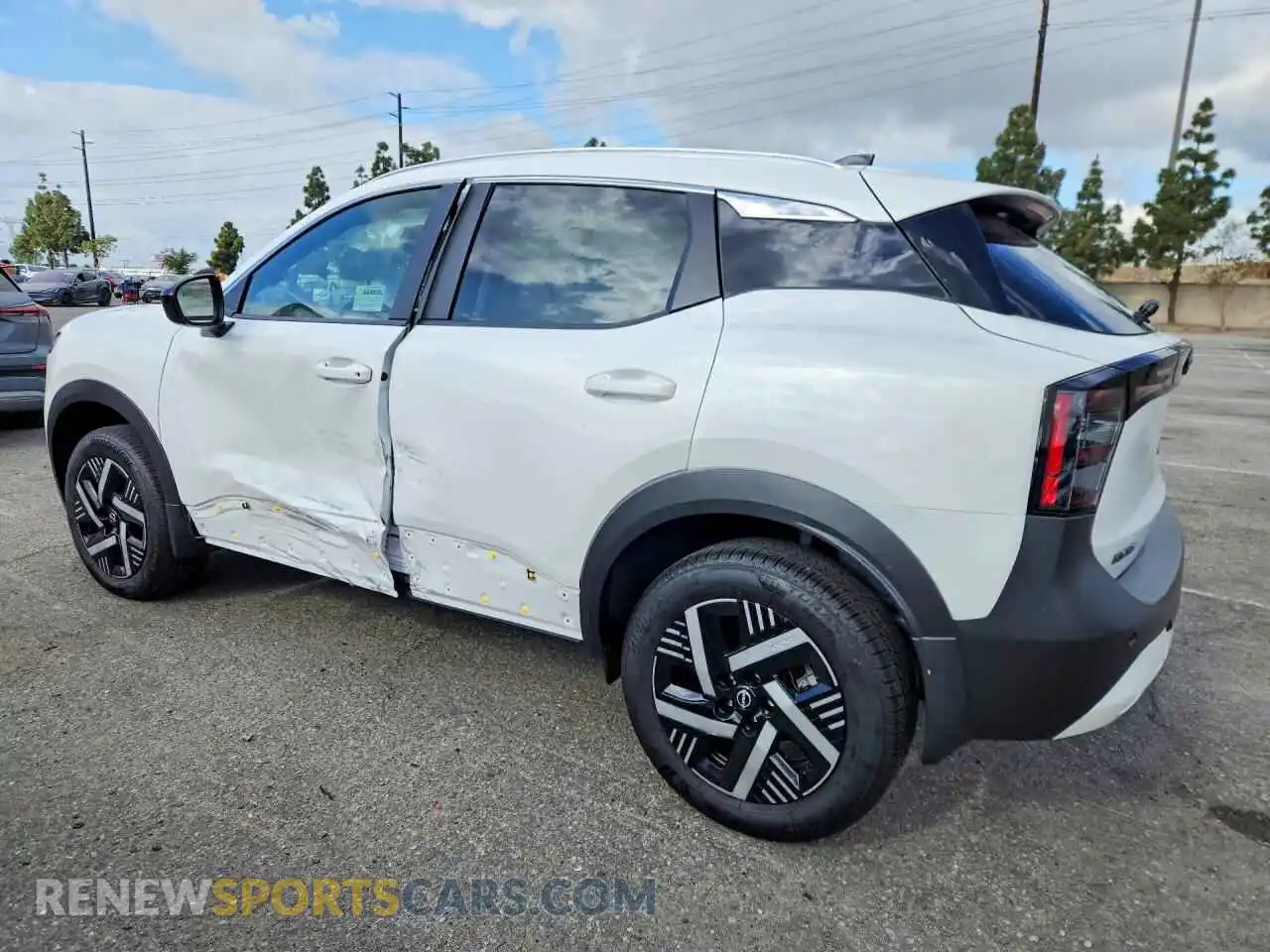 2 Фотография поврежденного автомобиля 3N8AP6CE1TL341526 NISSAN KICKS 2026