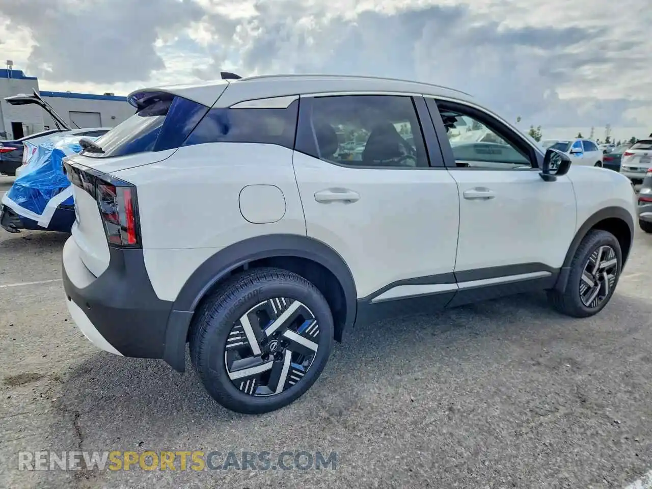 3 Фотография поврежденного автомобиля 3N8AP6CE1TL341526 NISSAN KICKS 2026