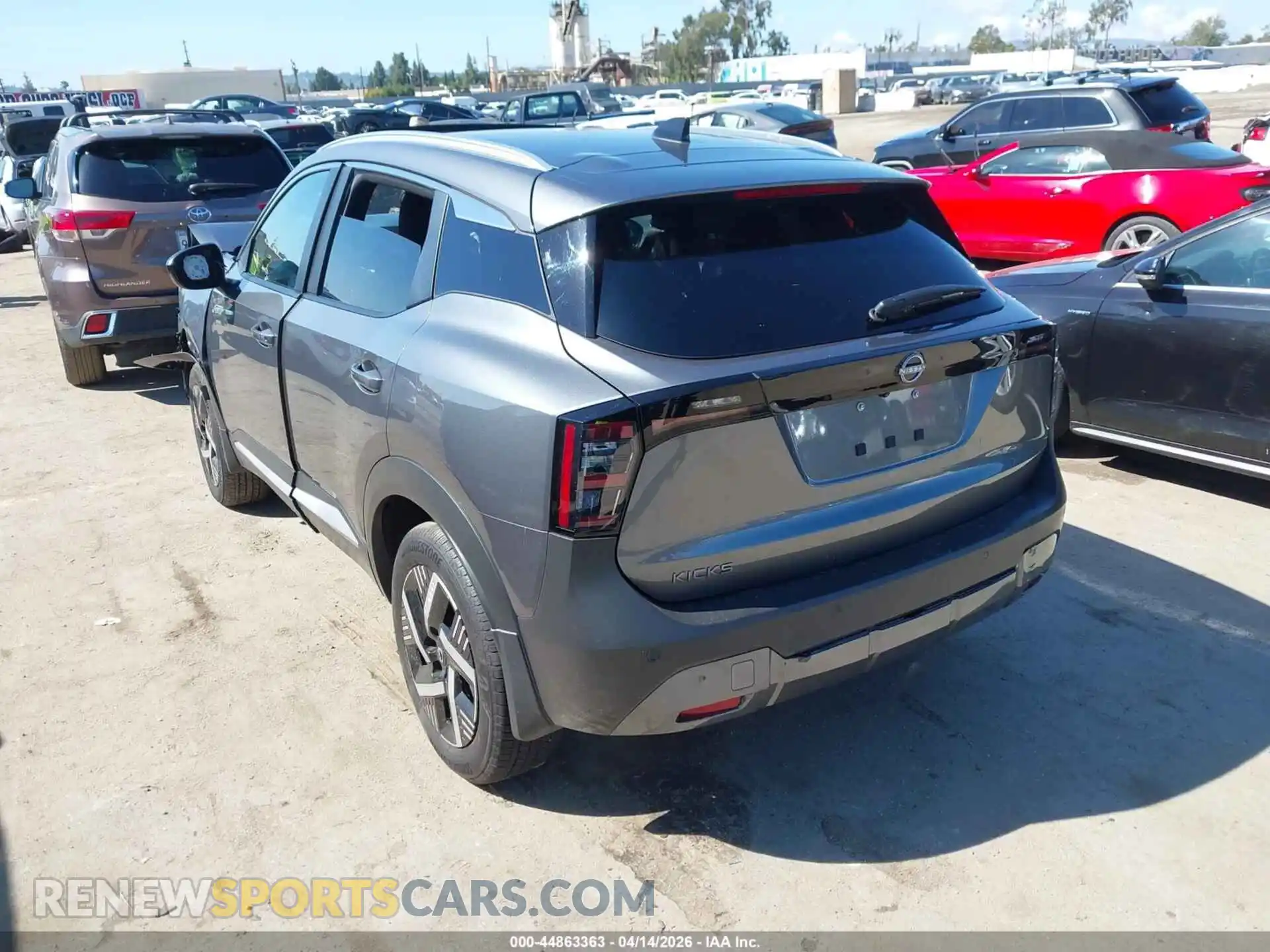 3 Фотография поврежденного автомобиля 3N8AP6CE9TL333531 NISSAN KICKS 2026