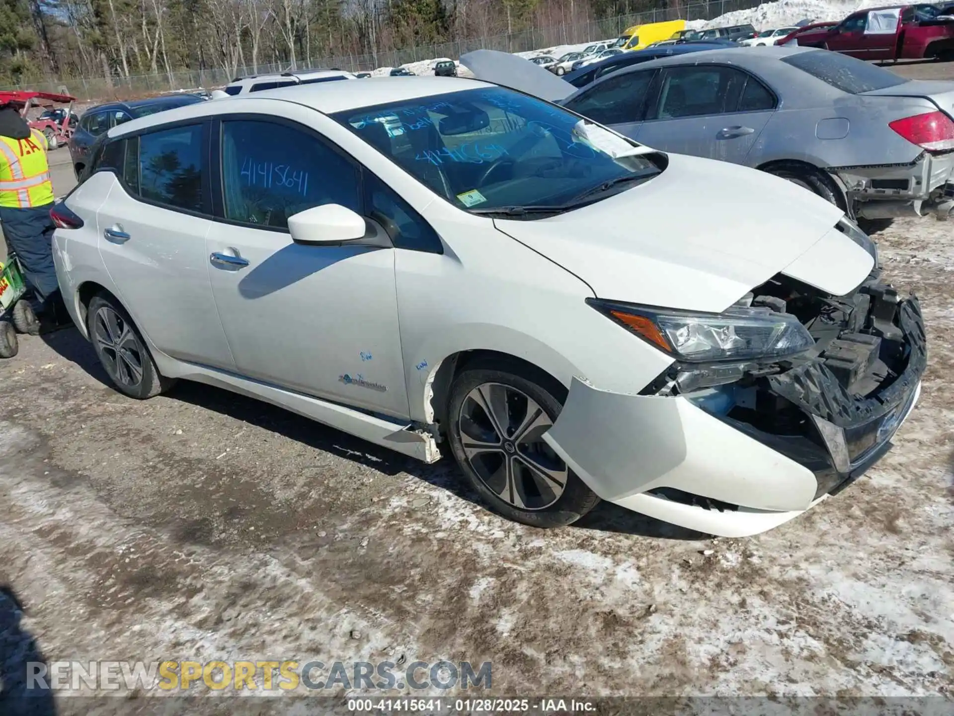 1 Фотография поврежденного автомобиля 1N4AZ1CP3KC305704 NISSAN LEAF 2019