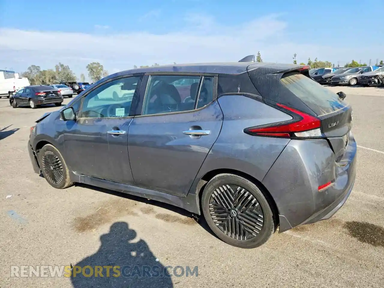2 fotografías del automóvil dañado 1N4CZ1CV0PC561541 NISSAN LEAF 2023