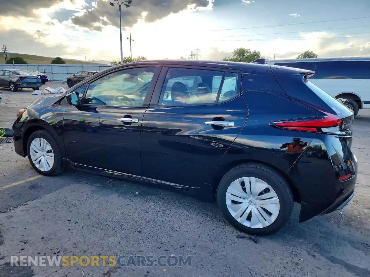 2 fotografías del automóvil dañado 1N4AZ1BV2SC564104 NISSAN LEAF 2025