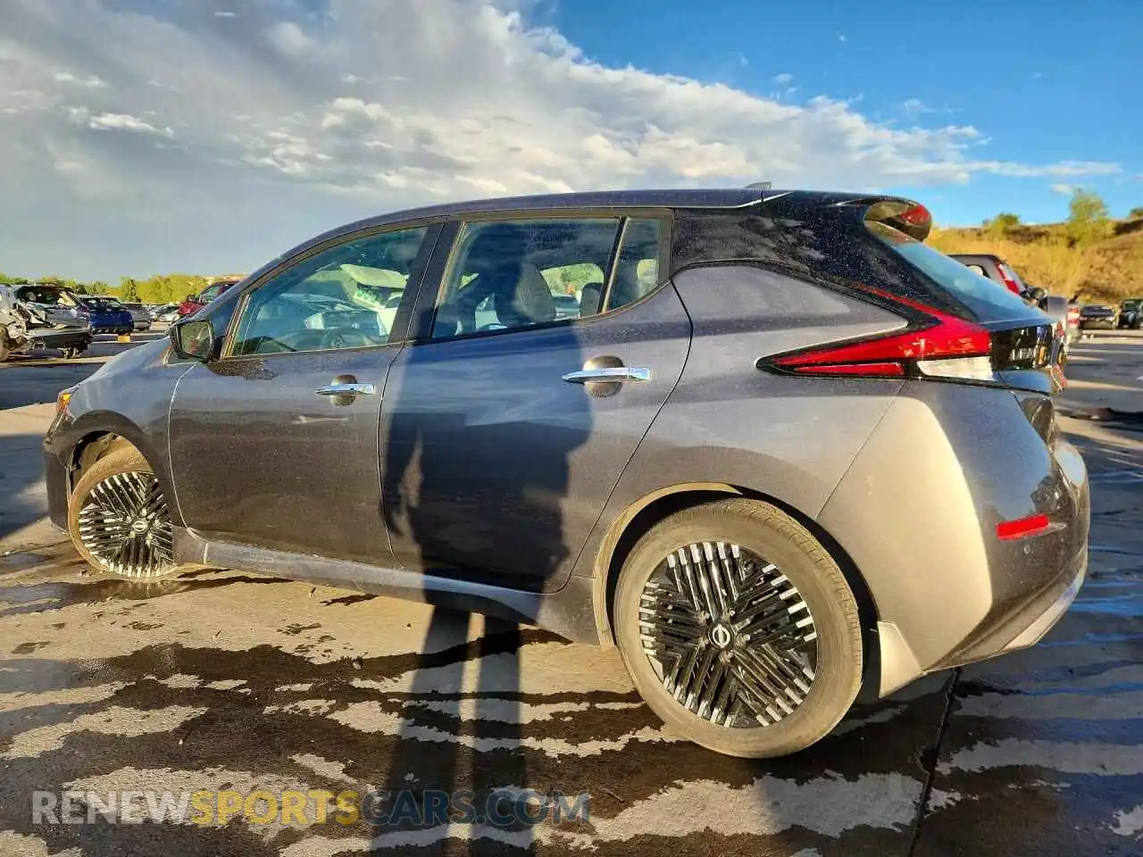 2 fotografías del automóvil dañado 1N4CZ1CV2SC560593 NISSAN LEAF 2025
