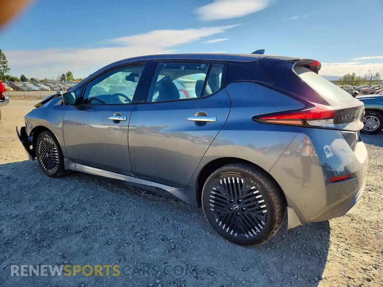 2 fotografías del automóvil dañado 1N4CZ1CV8SC550389 NISSAN LEAF 2025