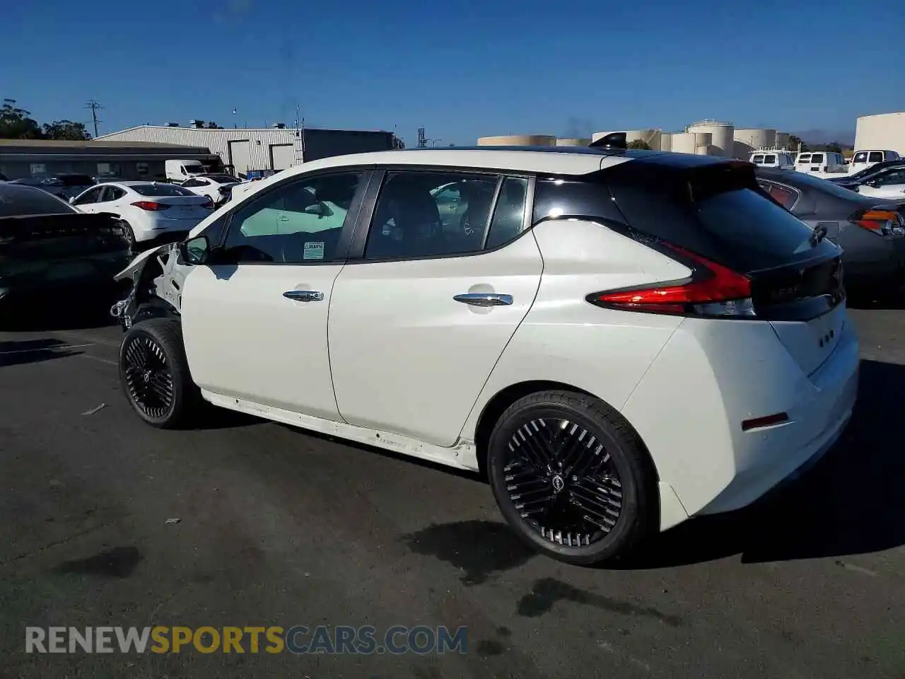 2 fotografías del automóvil dañado 1N4CZ1CV9SC558100 NISSAN LEAF 2025