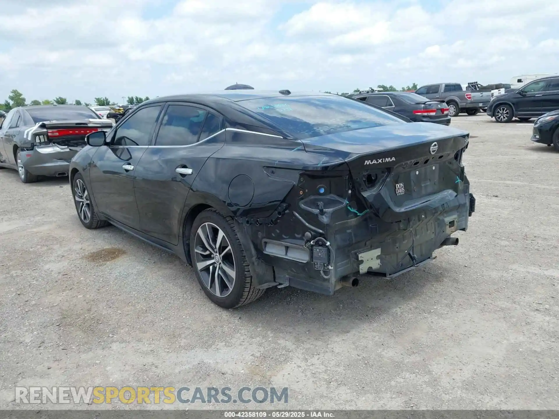 3 Photograph of a damaged car 1N4AA6CV6LC383589 NISSAN MAXIMA 2020