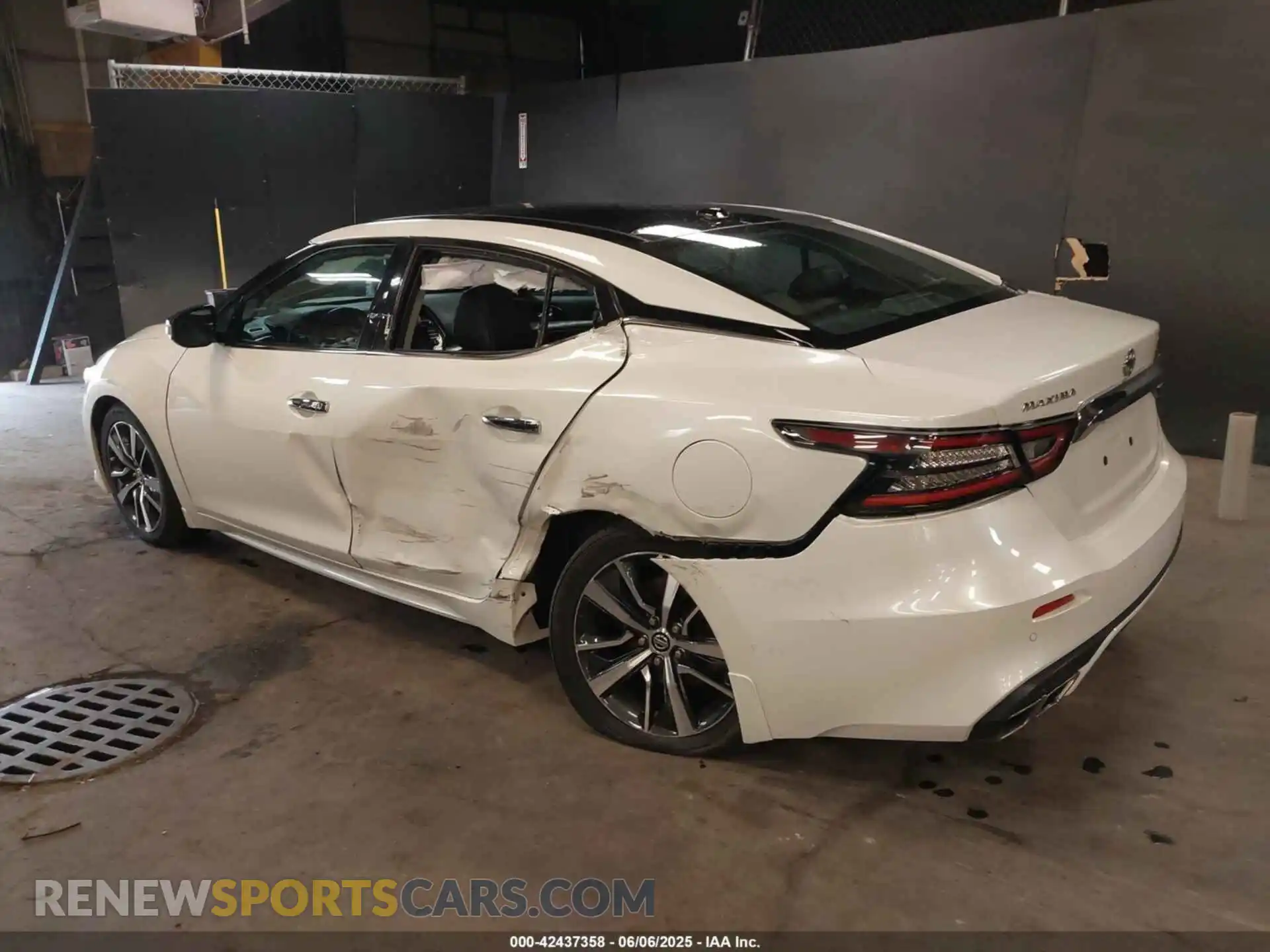 3 Photograph of a damaged car 1N4AA6DV3LC370040 NISSAN MAXIMA 2020
