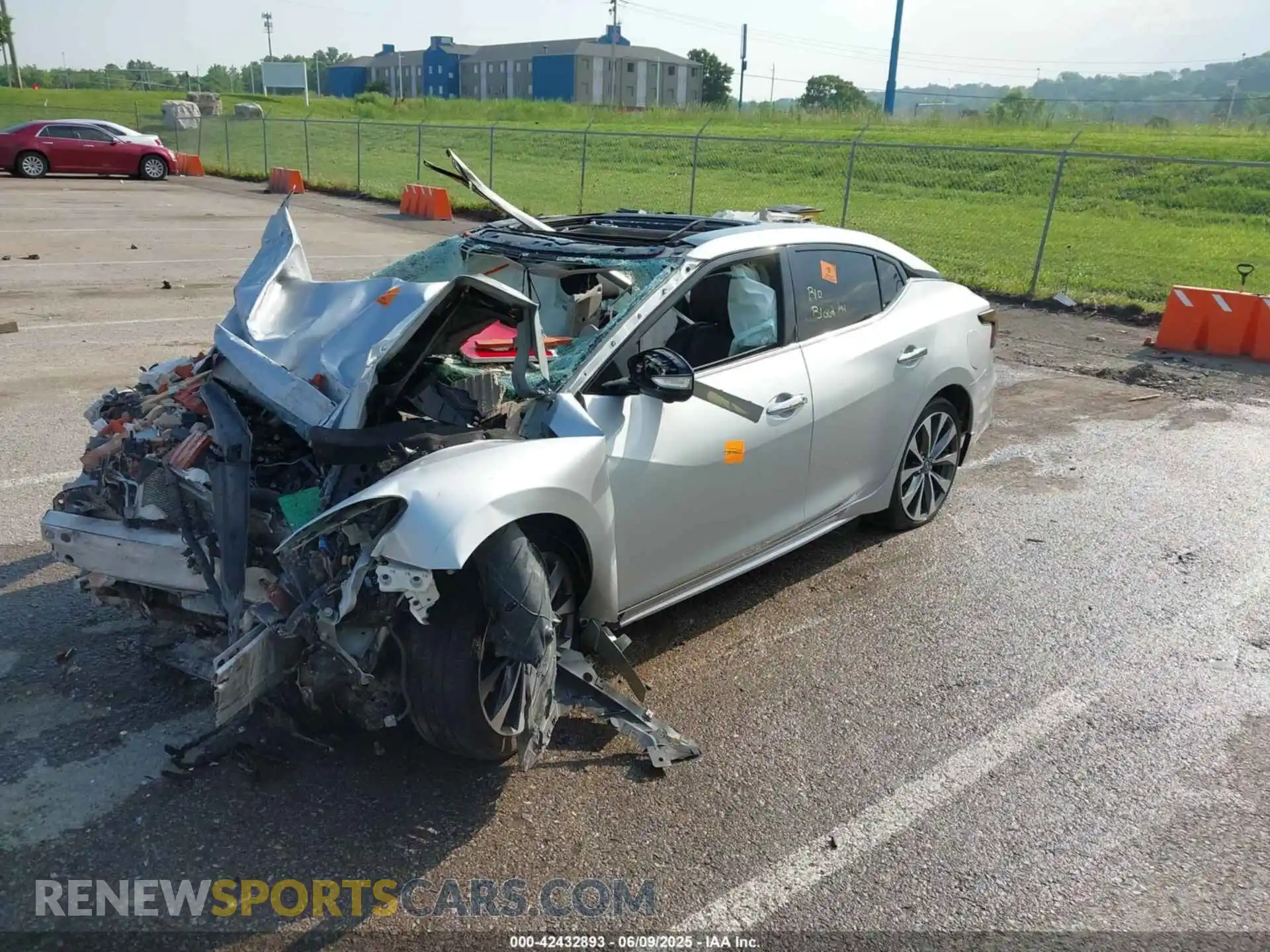 2 Photograph of a damaged car 1N4AA6FV6MC505767 NISSAN MAXIMA 2021