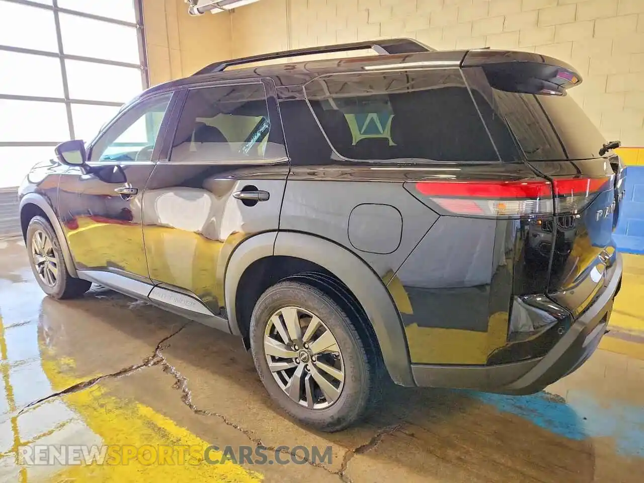 2 Photograph of a damaged car 5N1DR3BC9SC232805 NISSAN PATHFINDER 2025