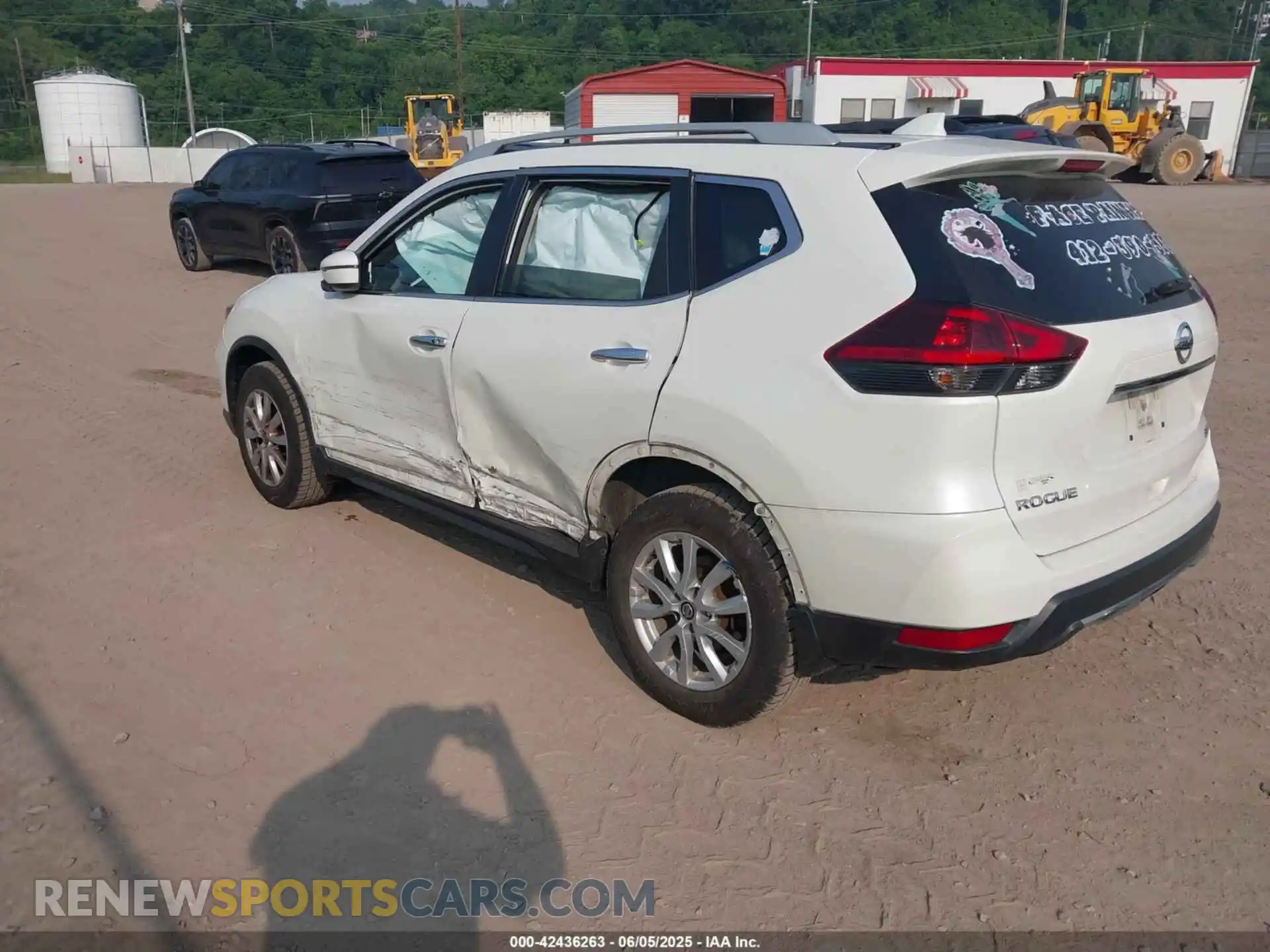 3 Photograph of a damaged car 5N1AT2MV6KC741263 NISSAN ROGUE 2019