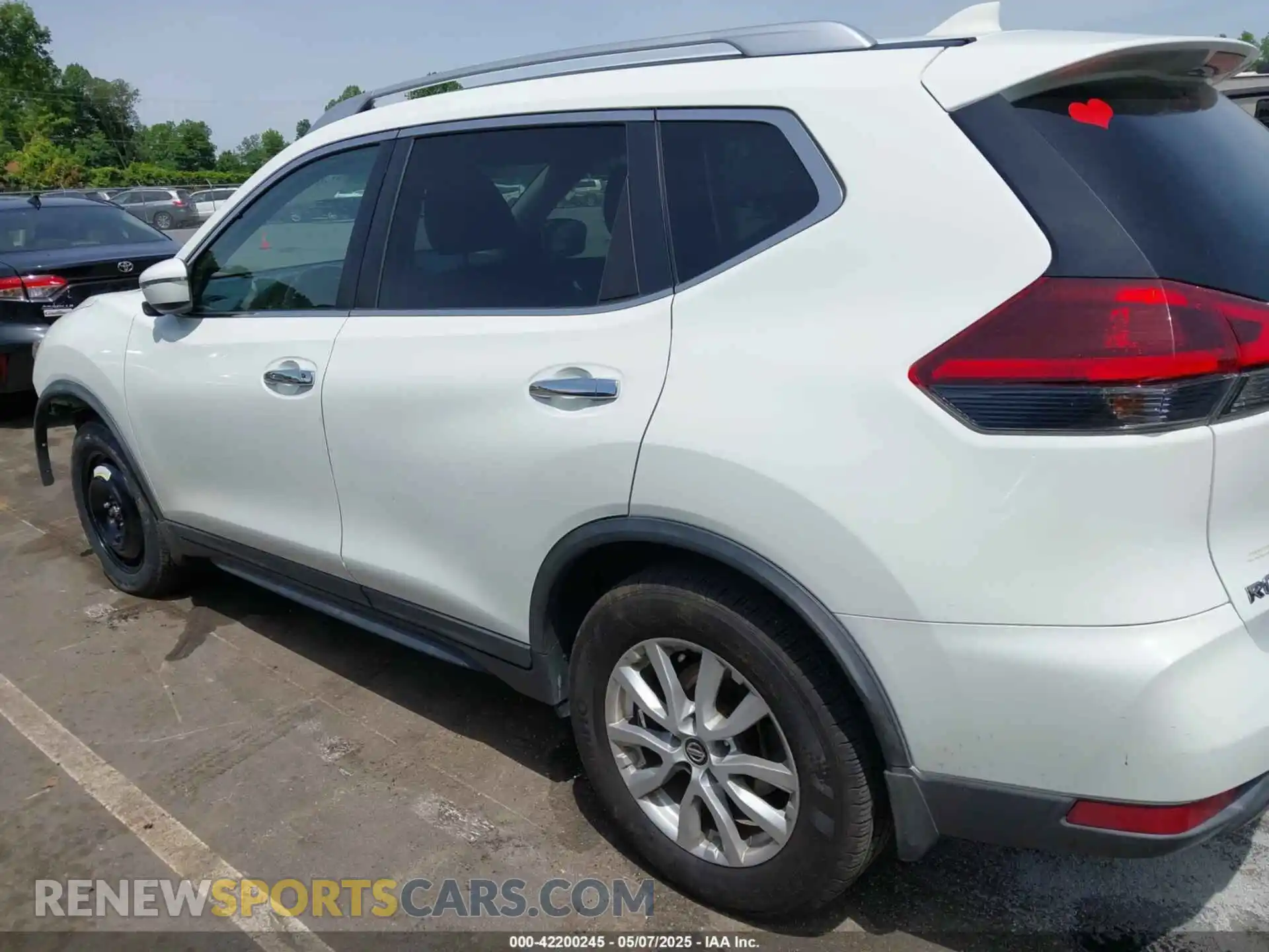 3 Photograph of a damaged car KNMAT2MV1KP529528 NISSAN ROGUE 2019