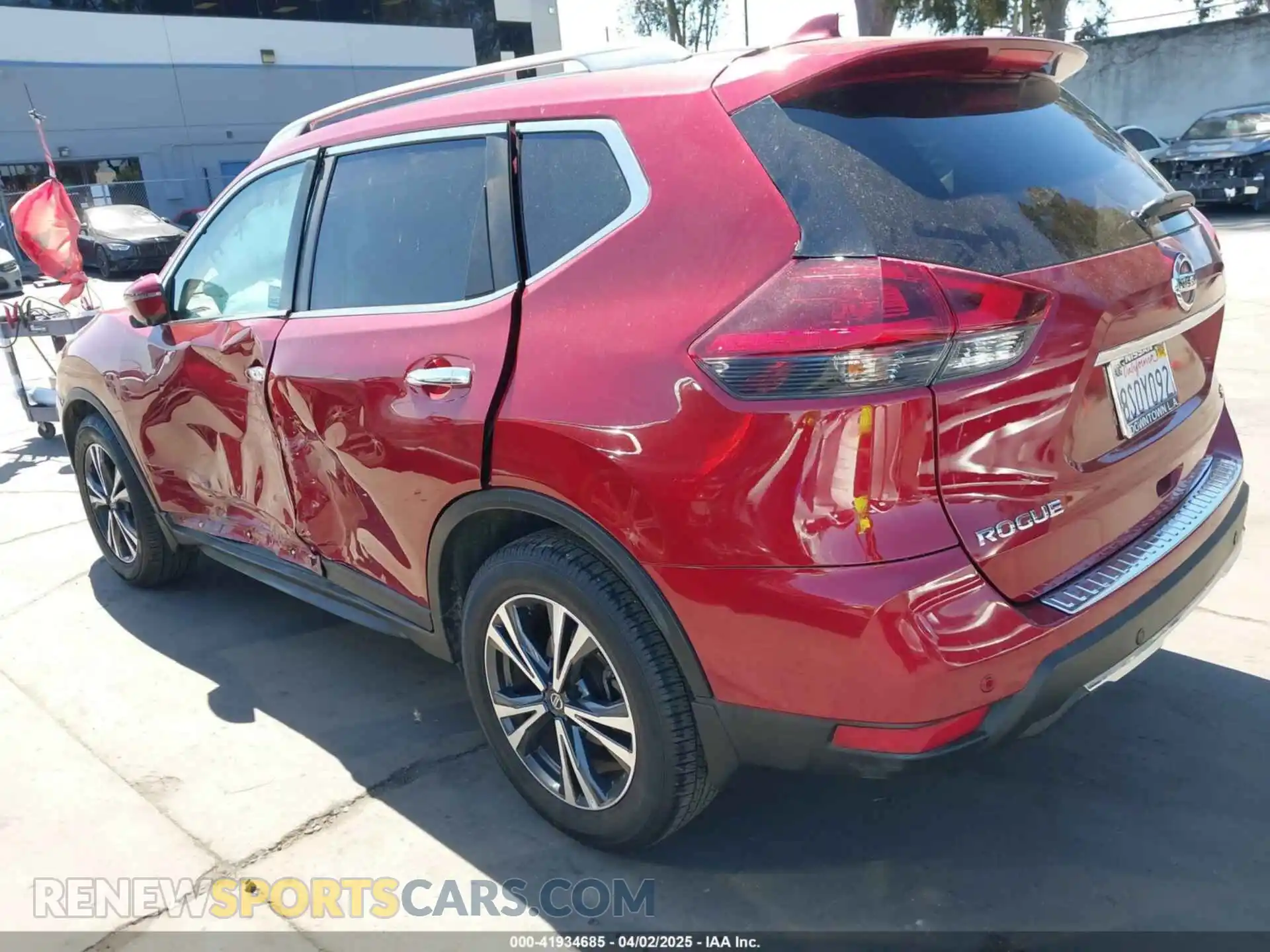 3 Photograph of a damaged car 5N1AT2MT7LC814947 NISSAN ROGUE 2020