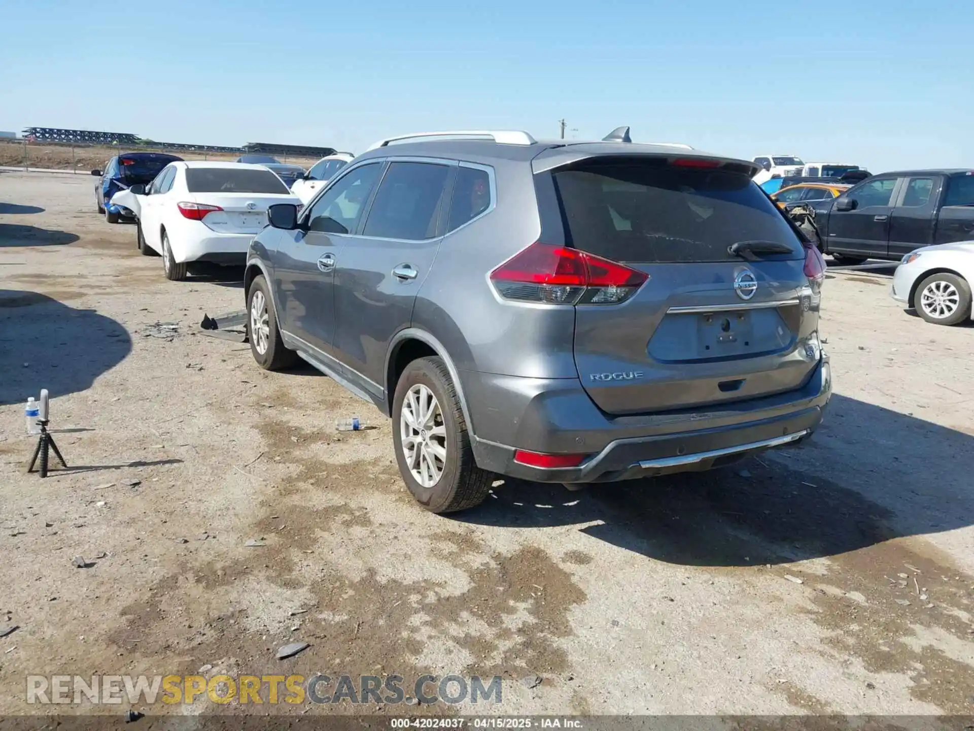 3 Photograph of a damaged car KNMAT2MT4LP514652 NISSAN ROGUE 2020