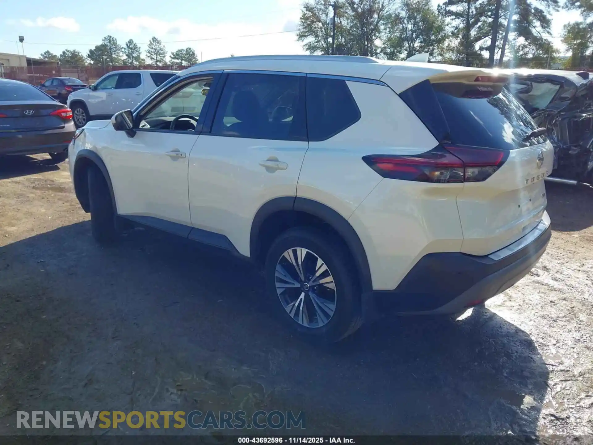 3 fotografías del automóvil dañado 5N1AT3BA1MC682745 NISSAN ROGUE 2021
