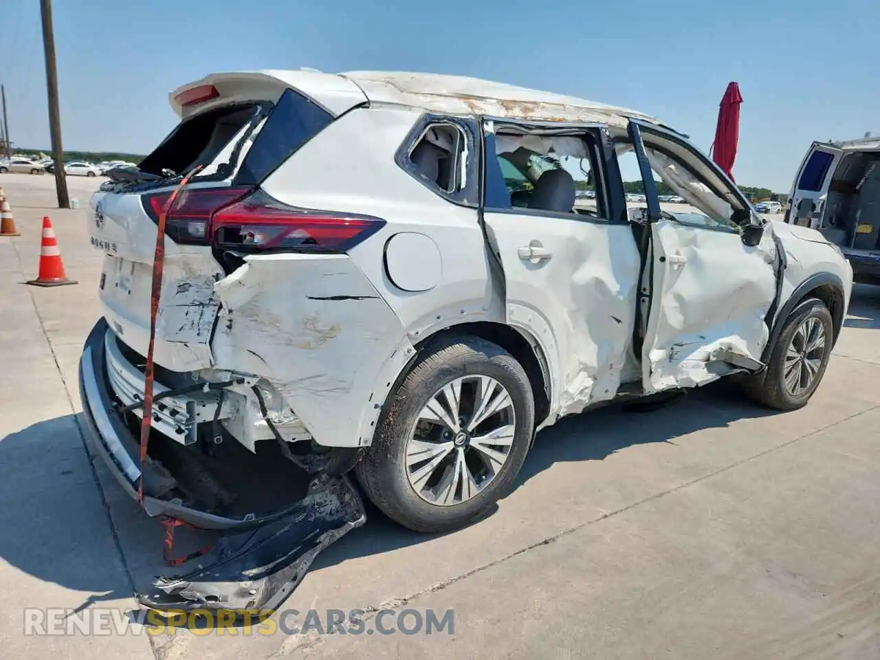 3 Photograph of a damaged car 5N1AT3BA4MC679600 NISSAN ROGUE 2021