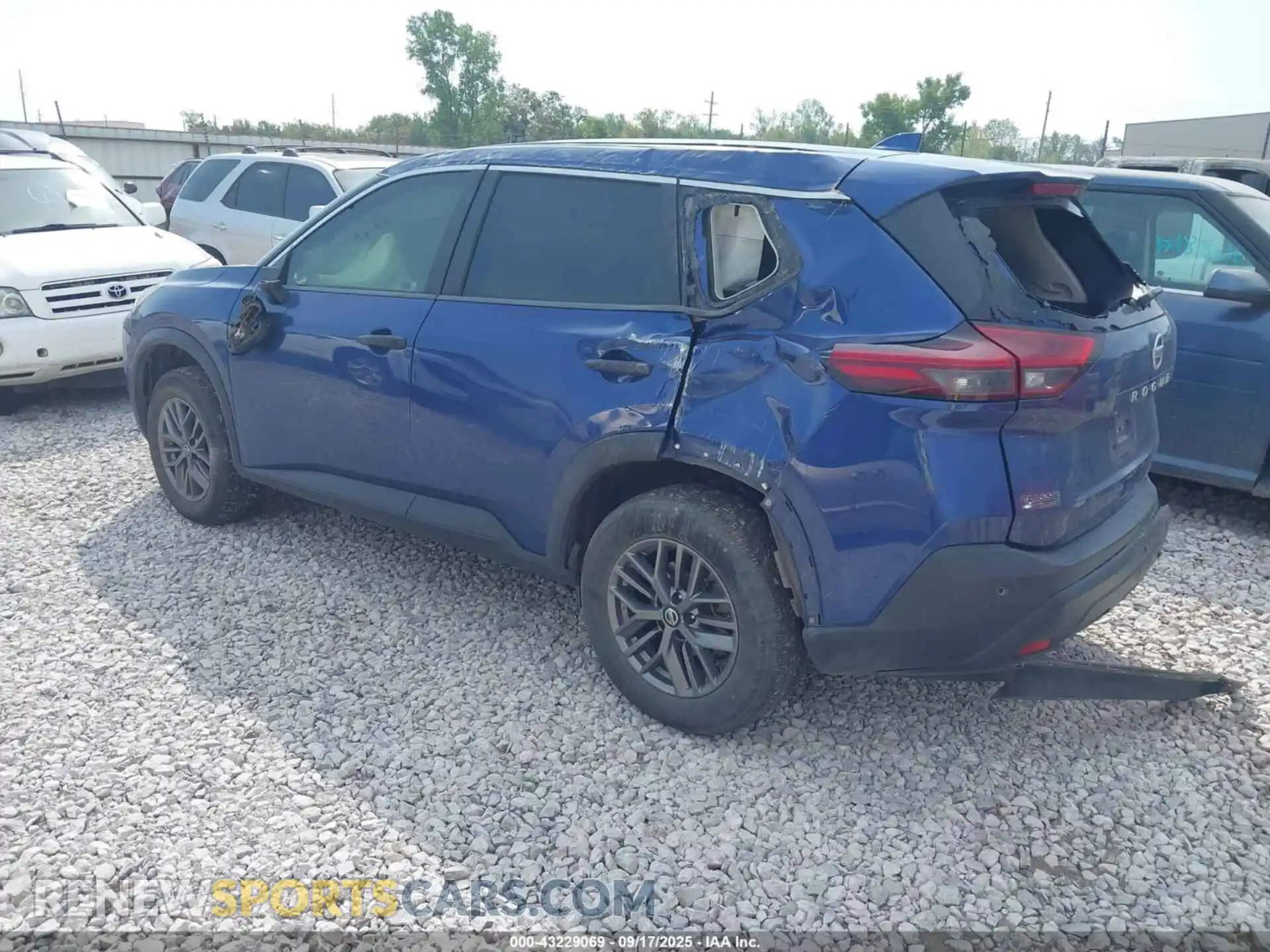 3 Photograph of a damaged car JN8AT3AA8MW018077 NISSAN ROGUE 2021