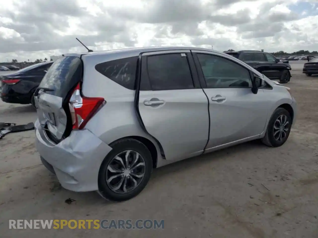 3 Photograph of a damaged car 3N1CE2CP3KL354204 NISSAN VERSA 2019
