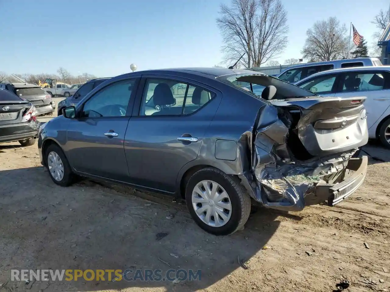 2 fotografías del automóvil dañado 3N1CN7AP5KL867051 NISSAN VERSA 2019