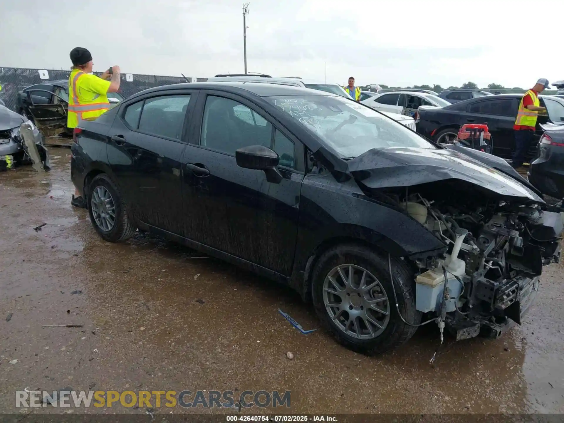 1 Photograph of a damaged car 3N1CN8DVXML857330 NISSAN VERSA 2021