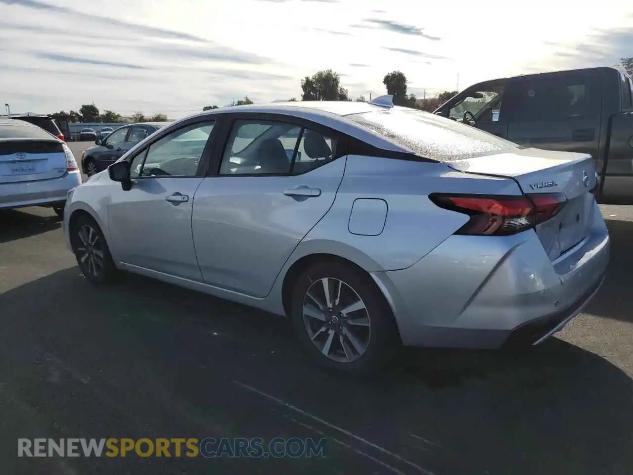 2 fotografías del automóvil dañado 3N1CN8EV1ML879277 NISSAN VERSA 2021