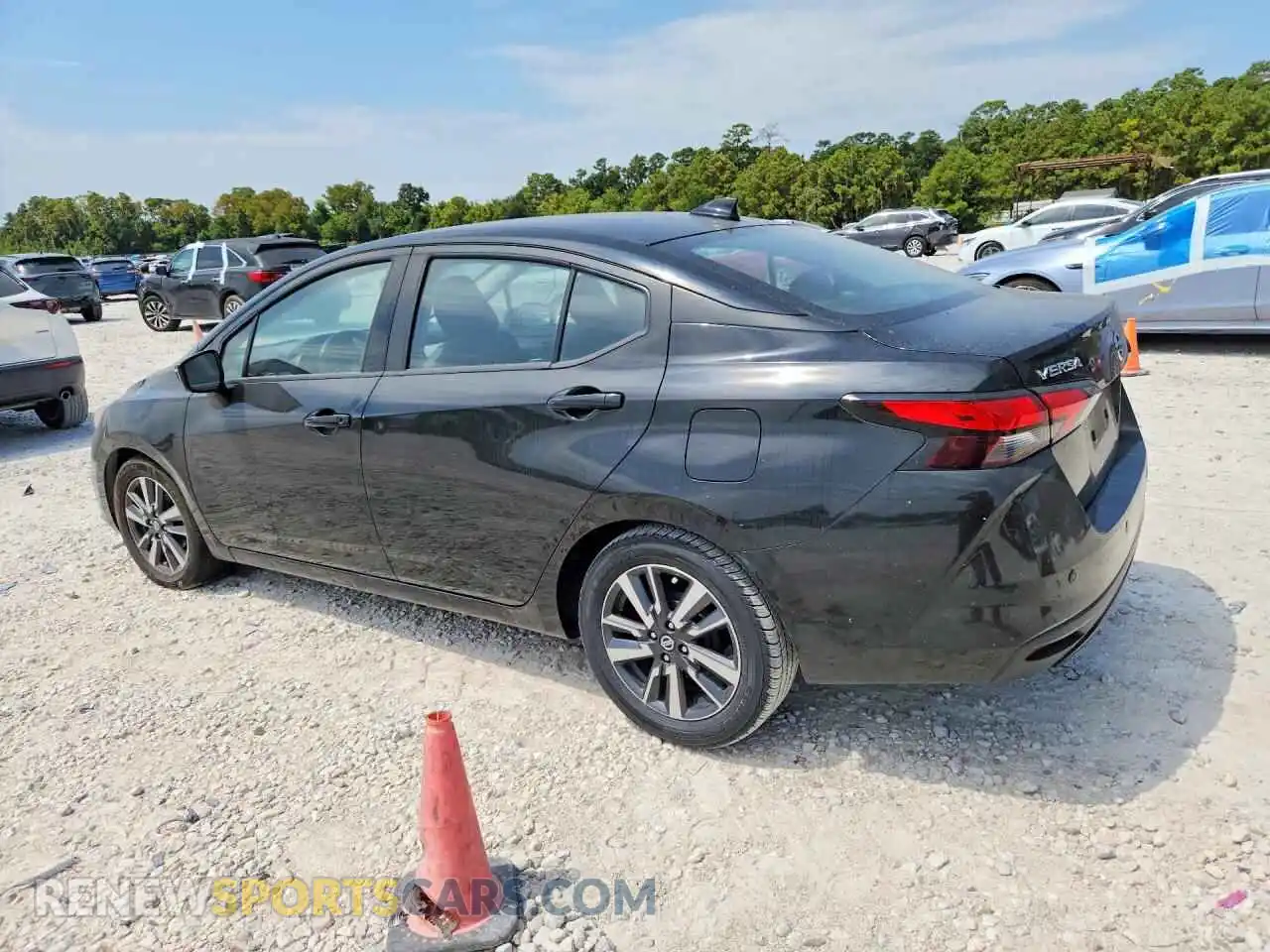 2 fotografías del automóvil dañado 3N1CN8EV3ML872749 NISSAN VERSA 2021