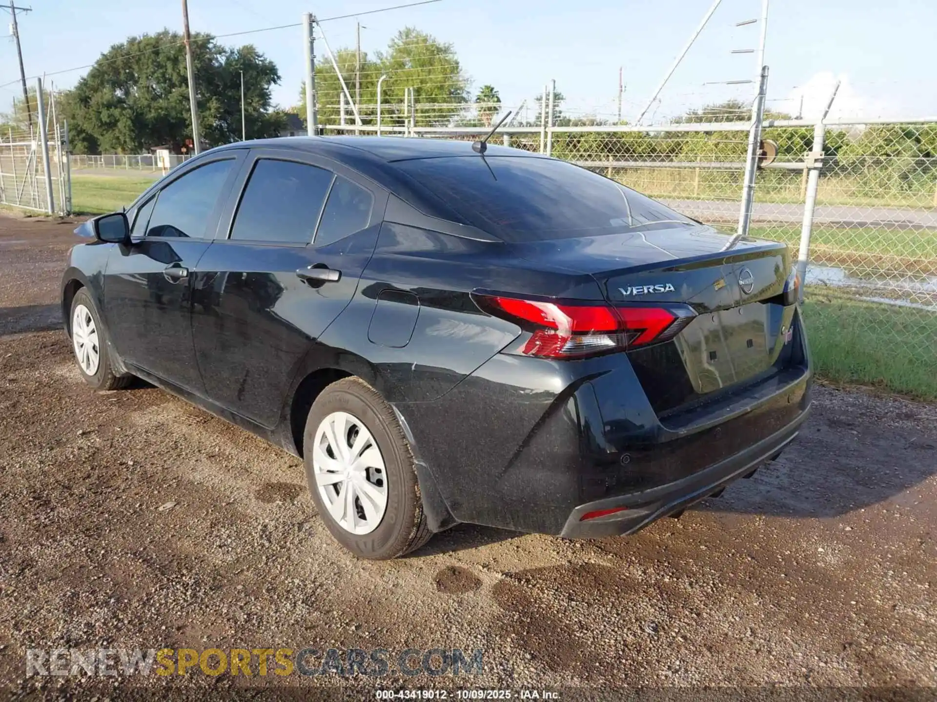 3 Фотография поврежденного автомобиля 3N1CN8DV4SL855425 NISSAN VERSA 2025